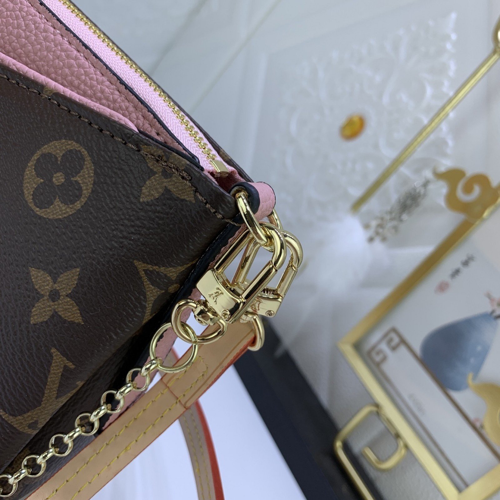 LV PALLS CLUTH M41638