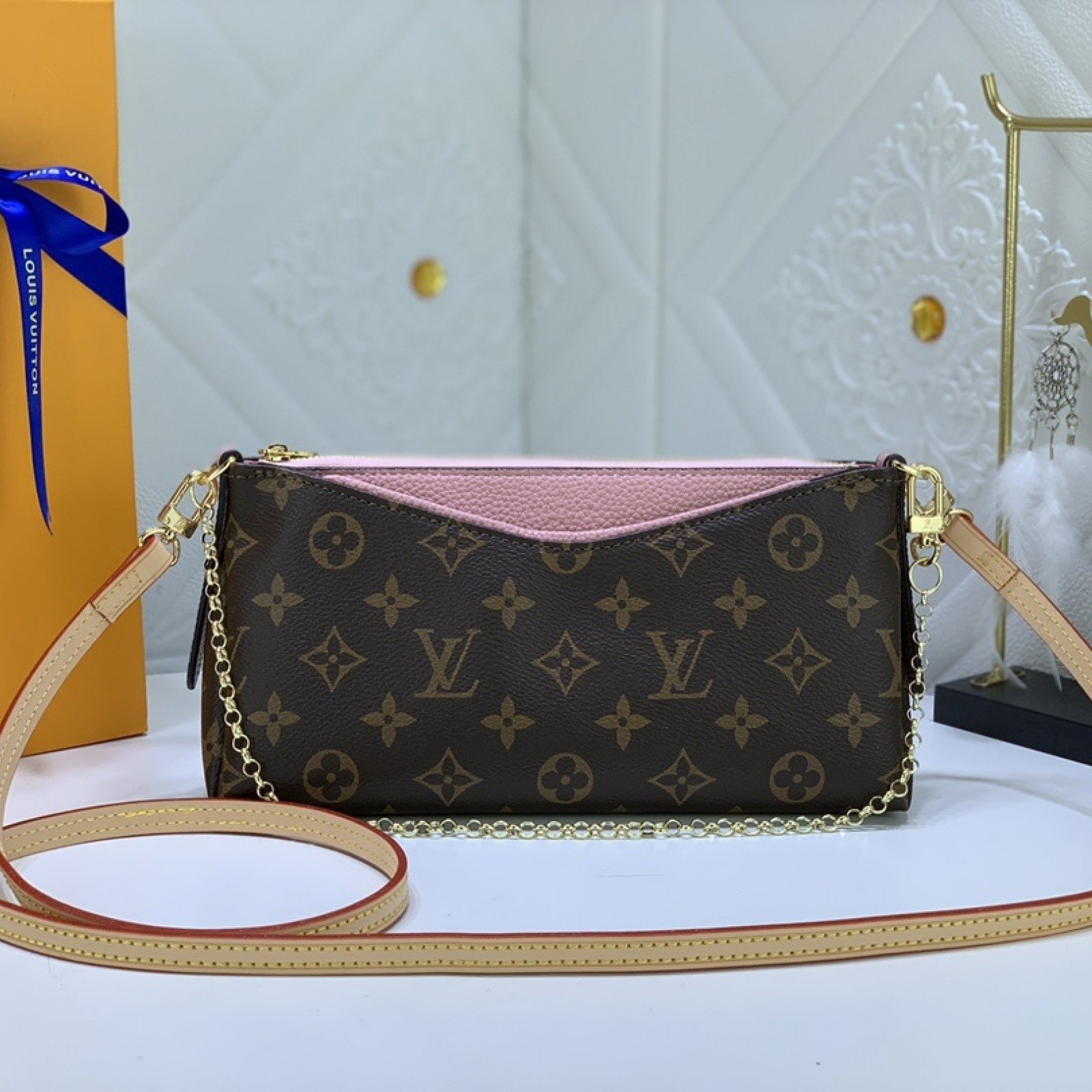 LV PALLS CLUTH M41638