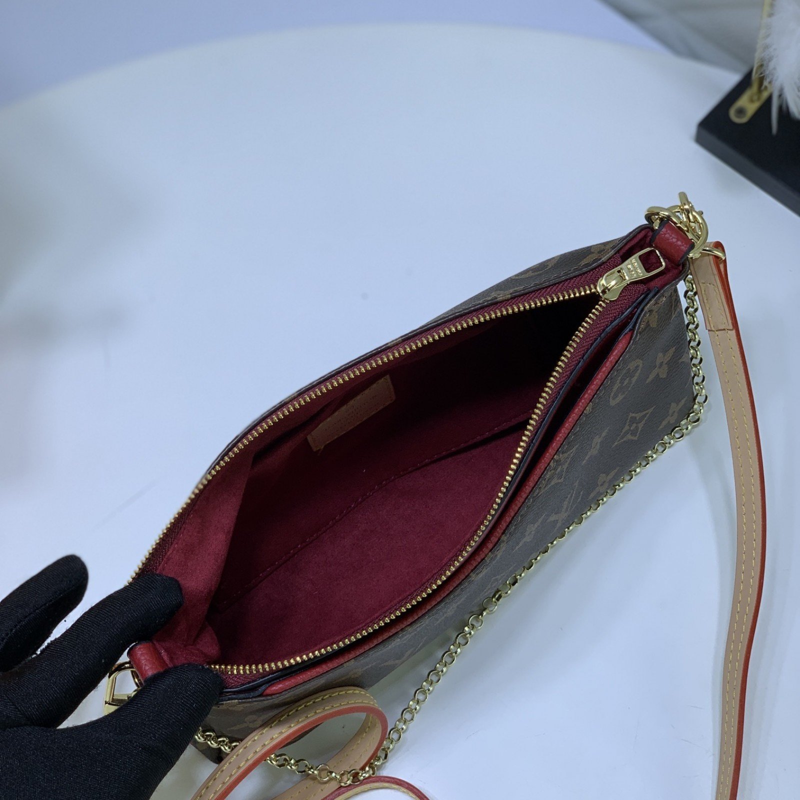 LV PALLS CLUTH M41638
