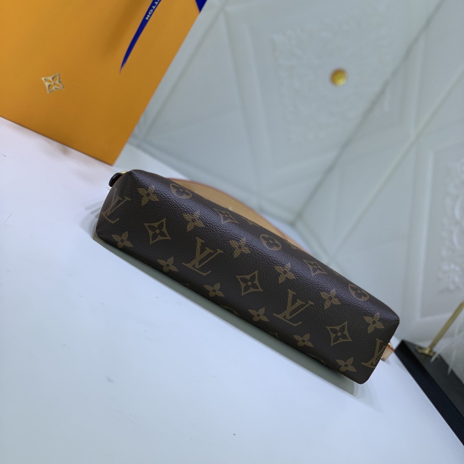 LV PALLS CLUTH M41638