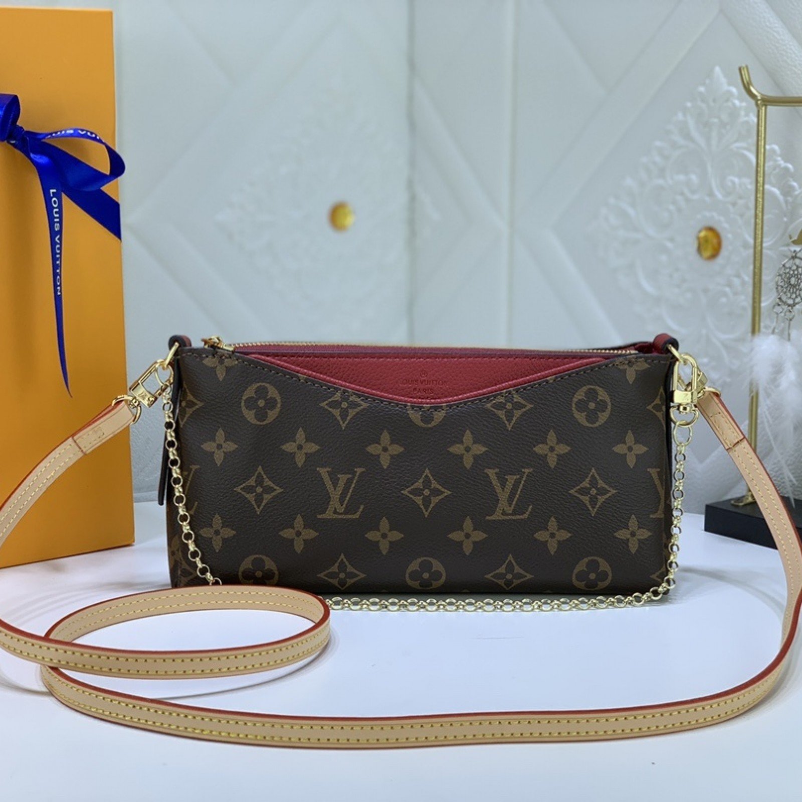 LV PALLS CLUTH M41638