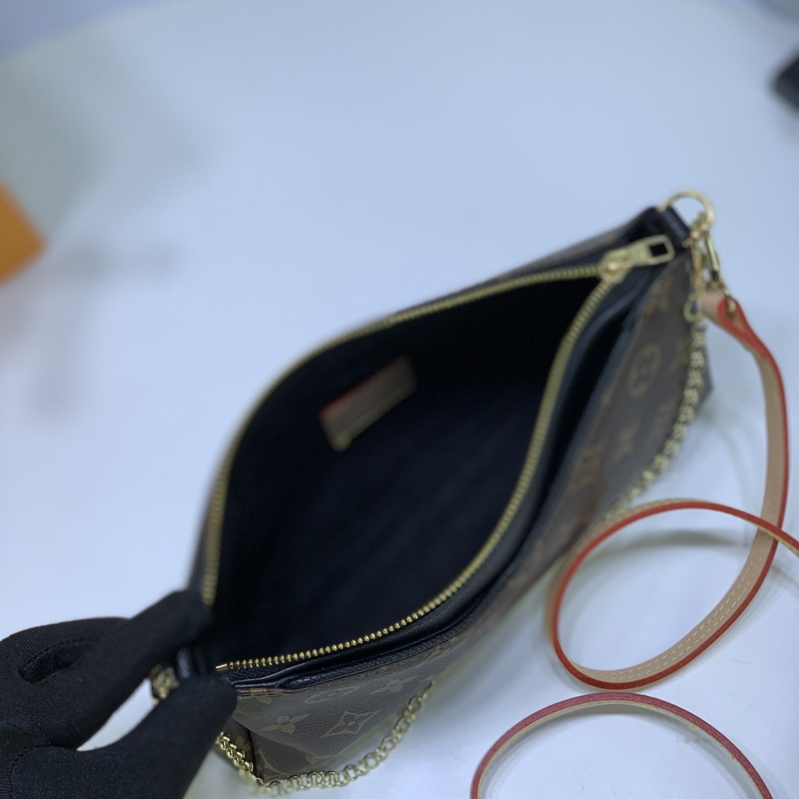 LV PALLS CLUTH M41638