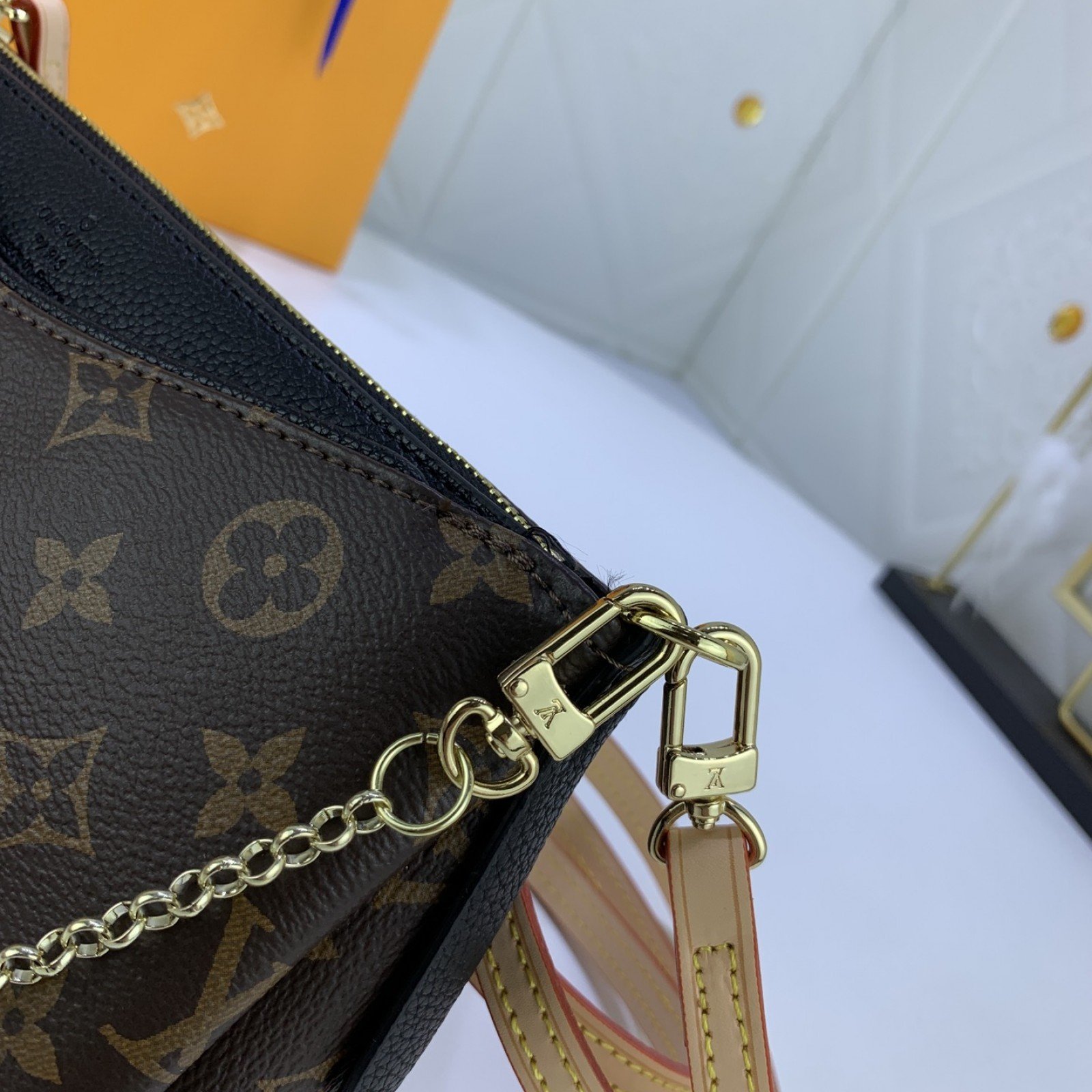 LV PALLS CLUTH M41638