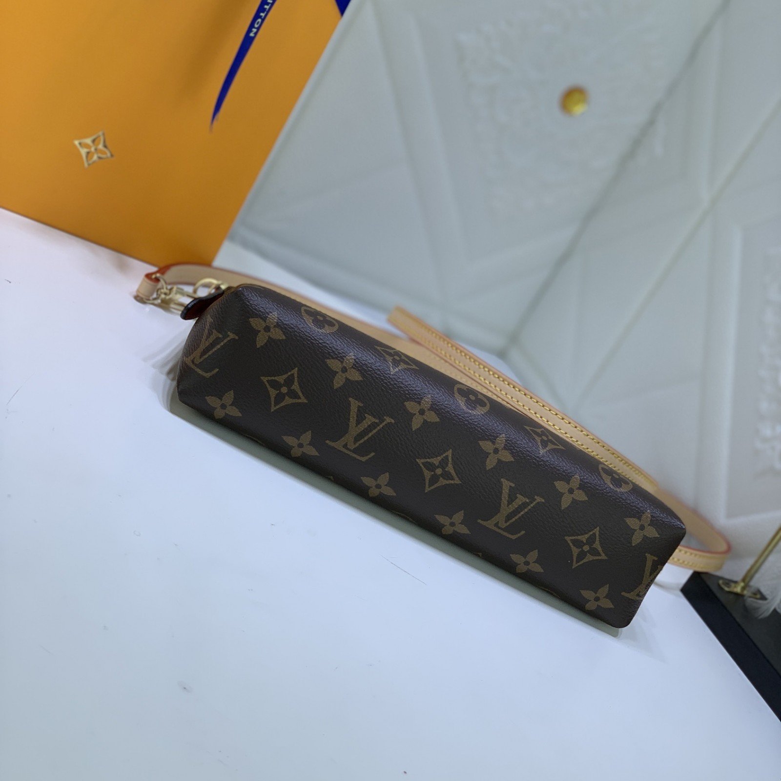LV PALLS CLUTH M41638