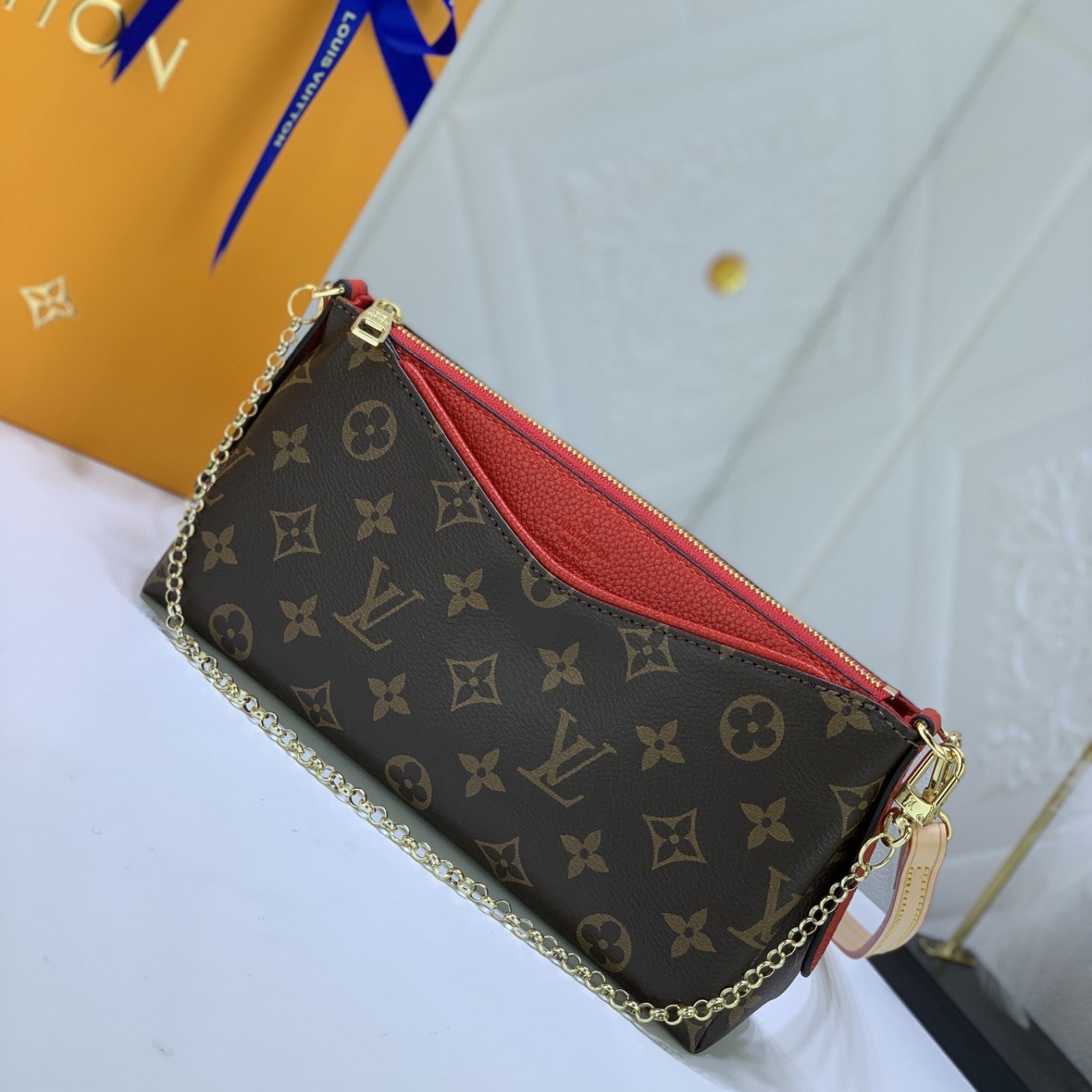 LV PALLS CLUTH M41638
