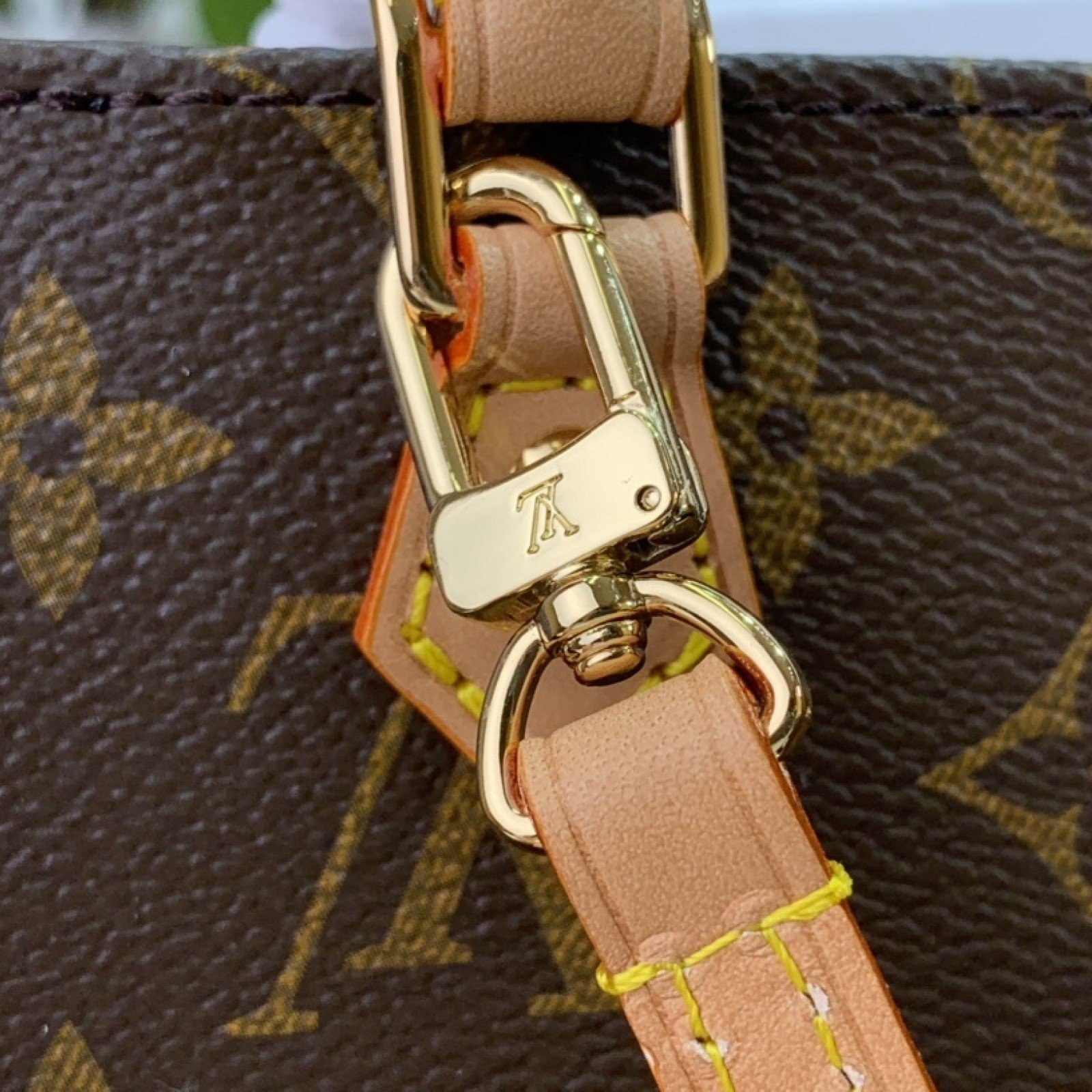 LV PETIT SAC PLAT M69442