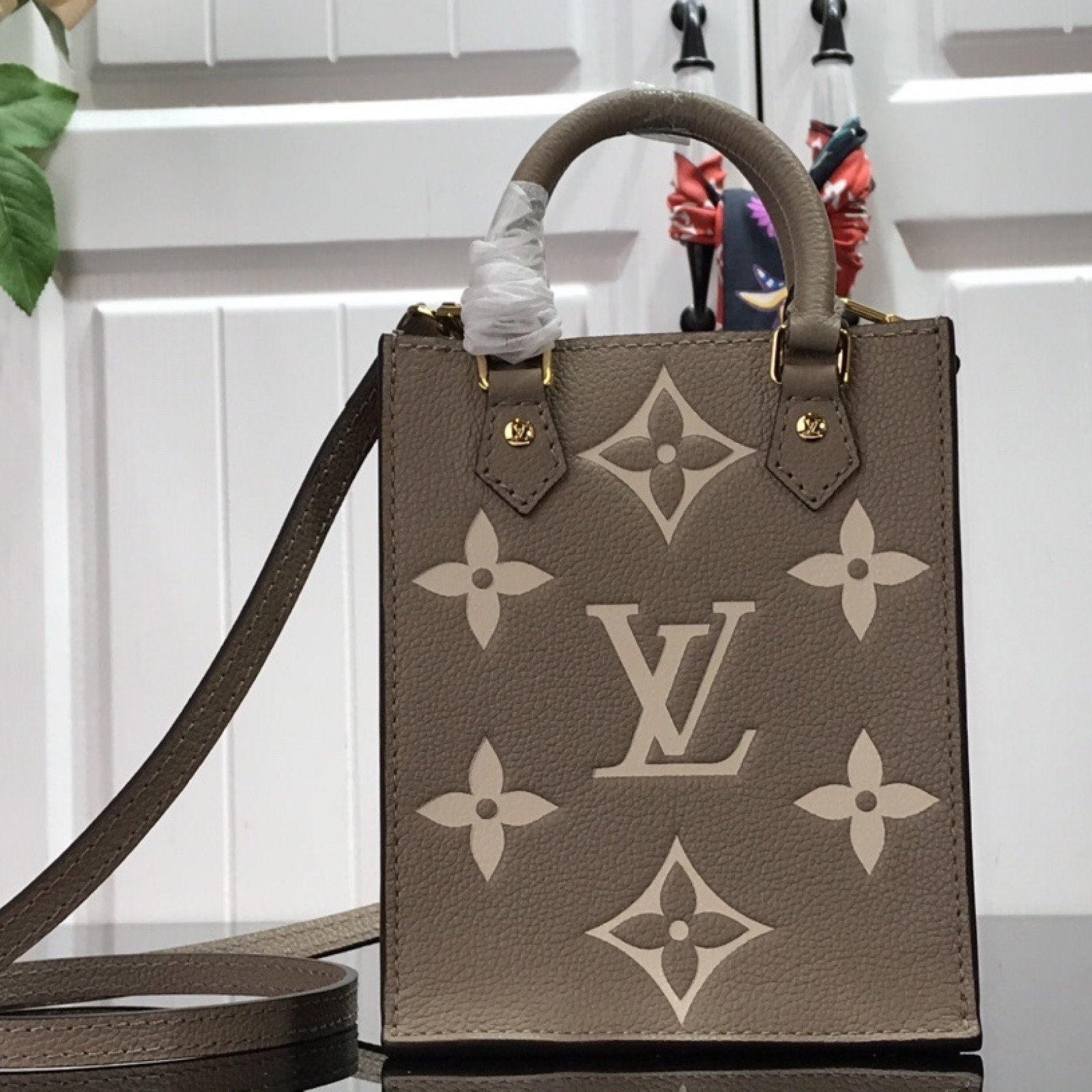 LV PETIT SAC PLAT M80449