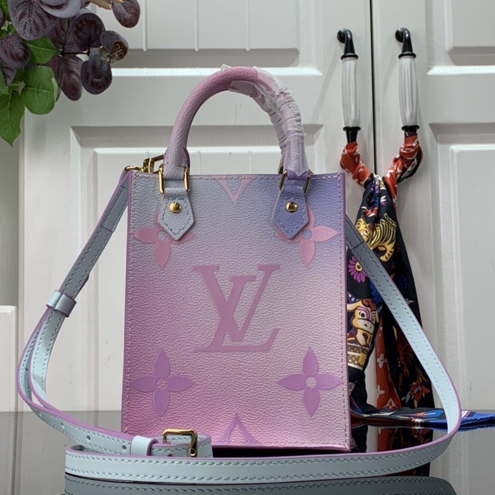 LV PETIT SAC PLAT M81341