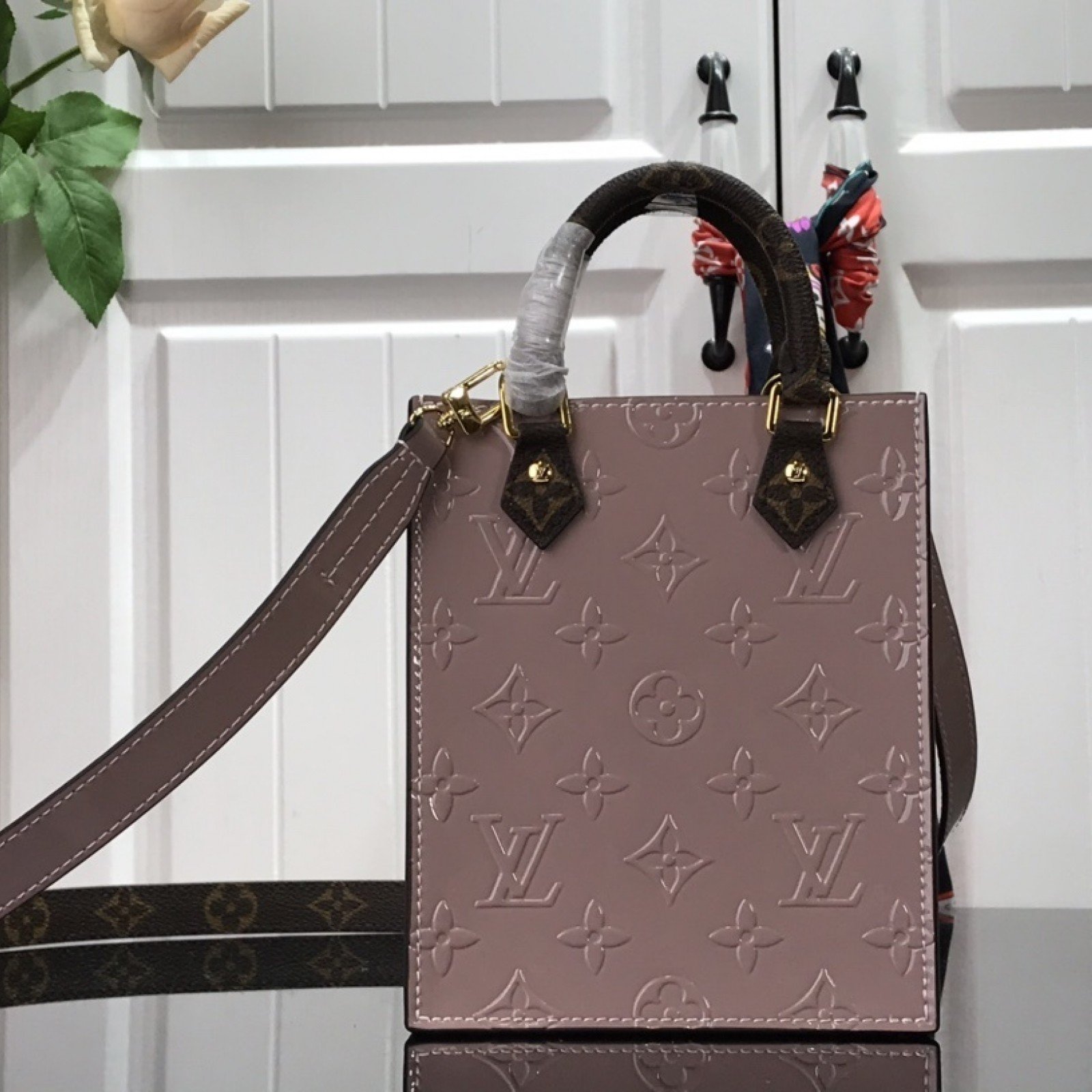 LV PETIT SAC PLAT M90564