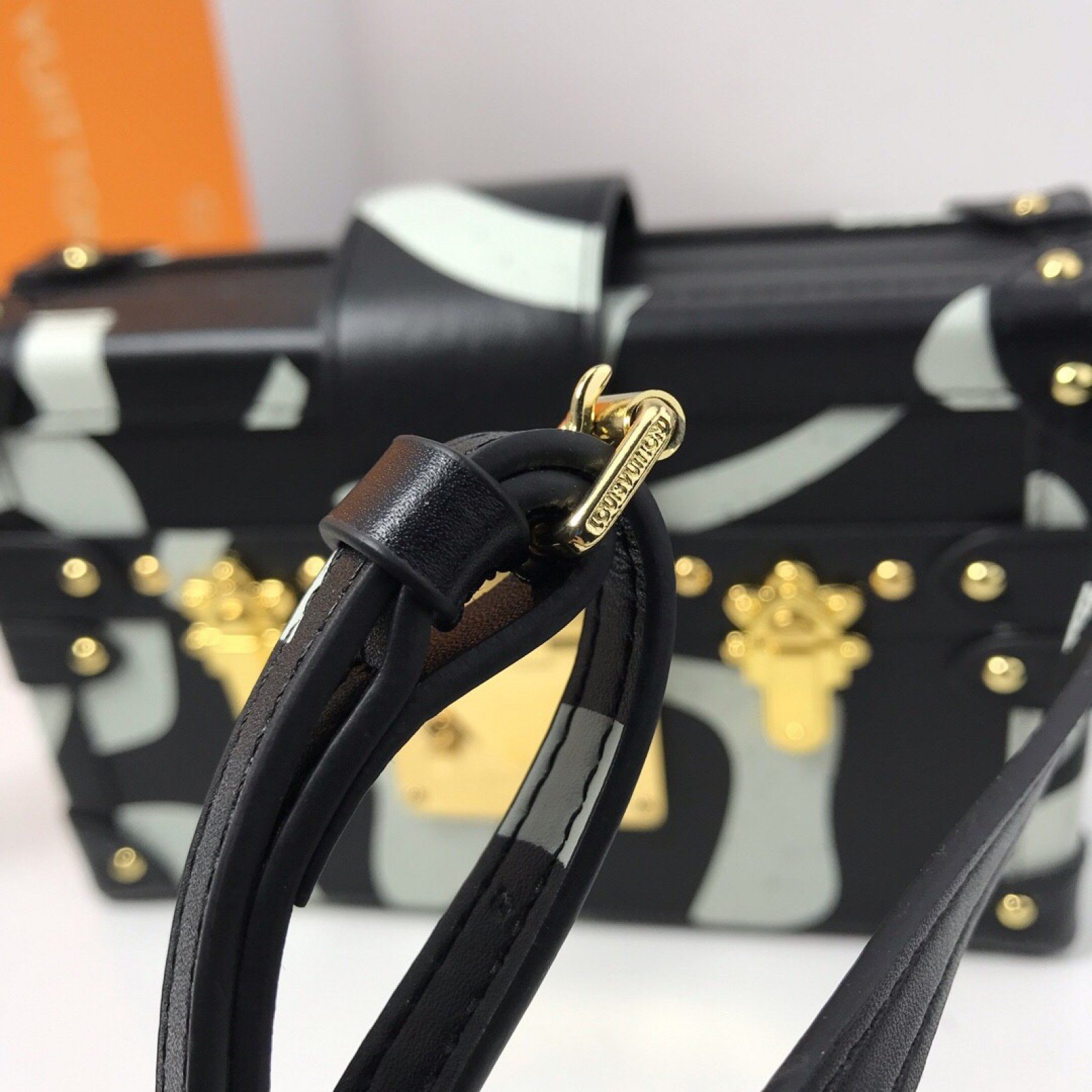 LV PETITE MALLE BAG M53233