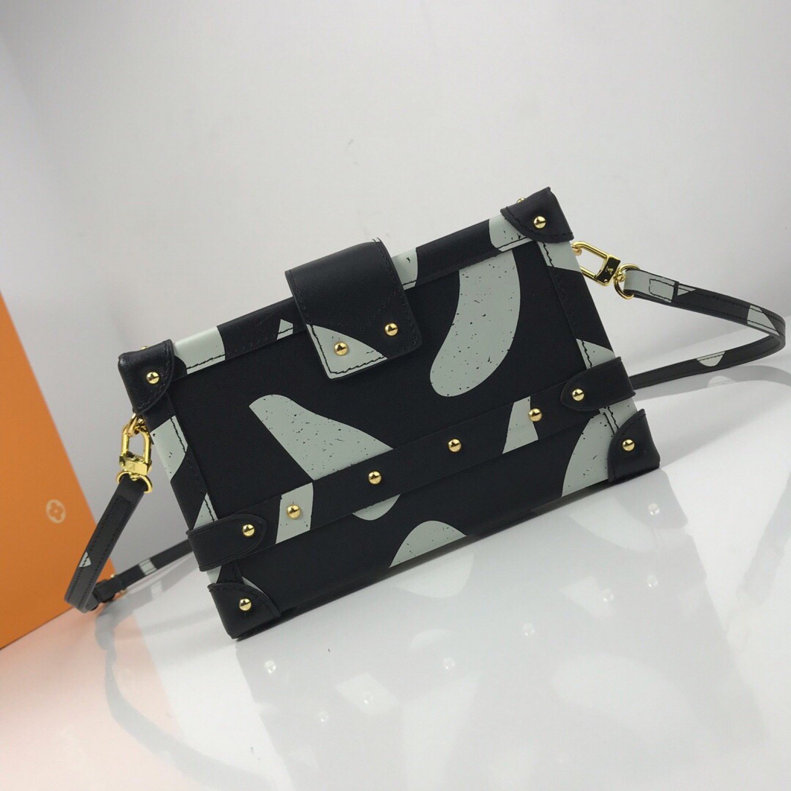 LV PETITE MALLE BAG M53233
