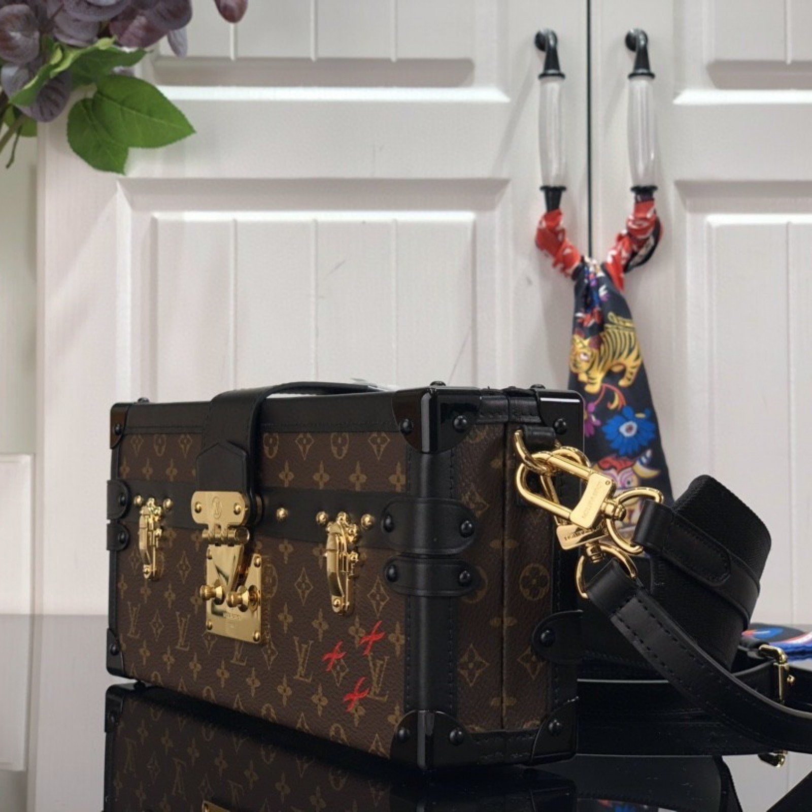 LV PETITE MALLE EAST WEST M46120