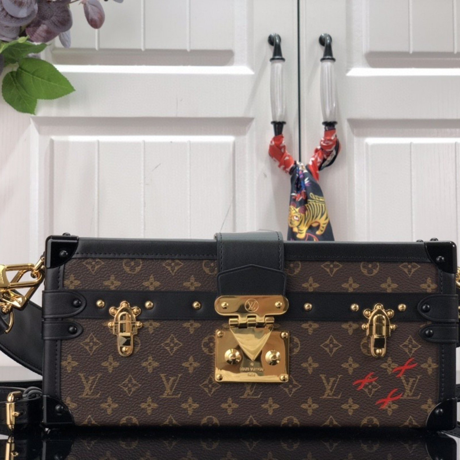 LV PETITE MALLE EAST WEST M46120