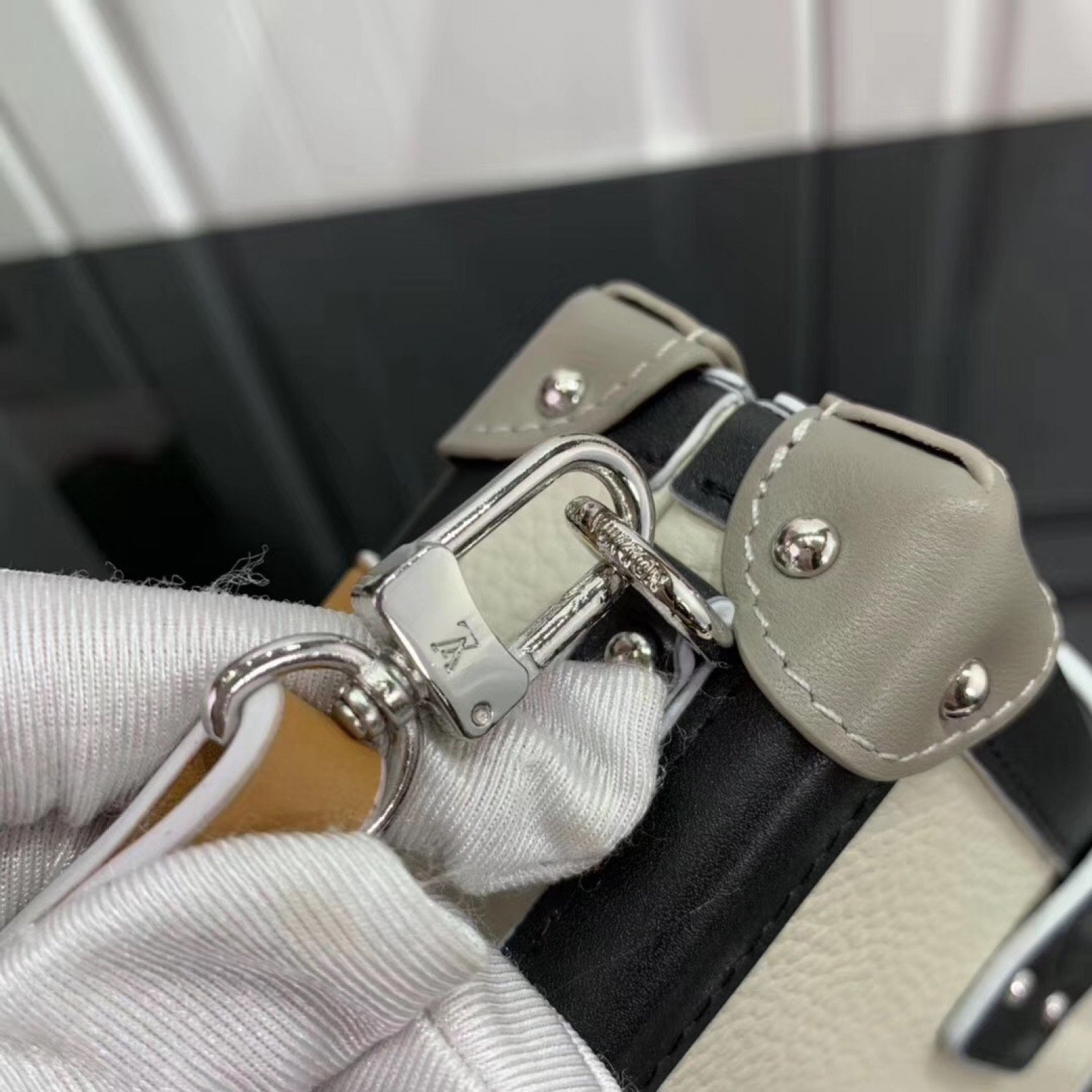 LV PETITE MALLE M40273BS