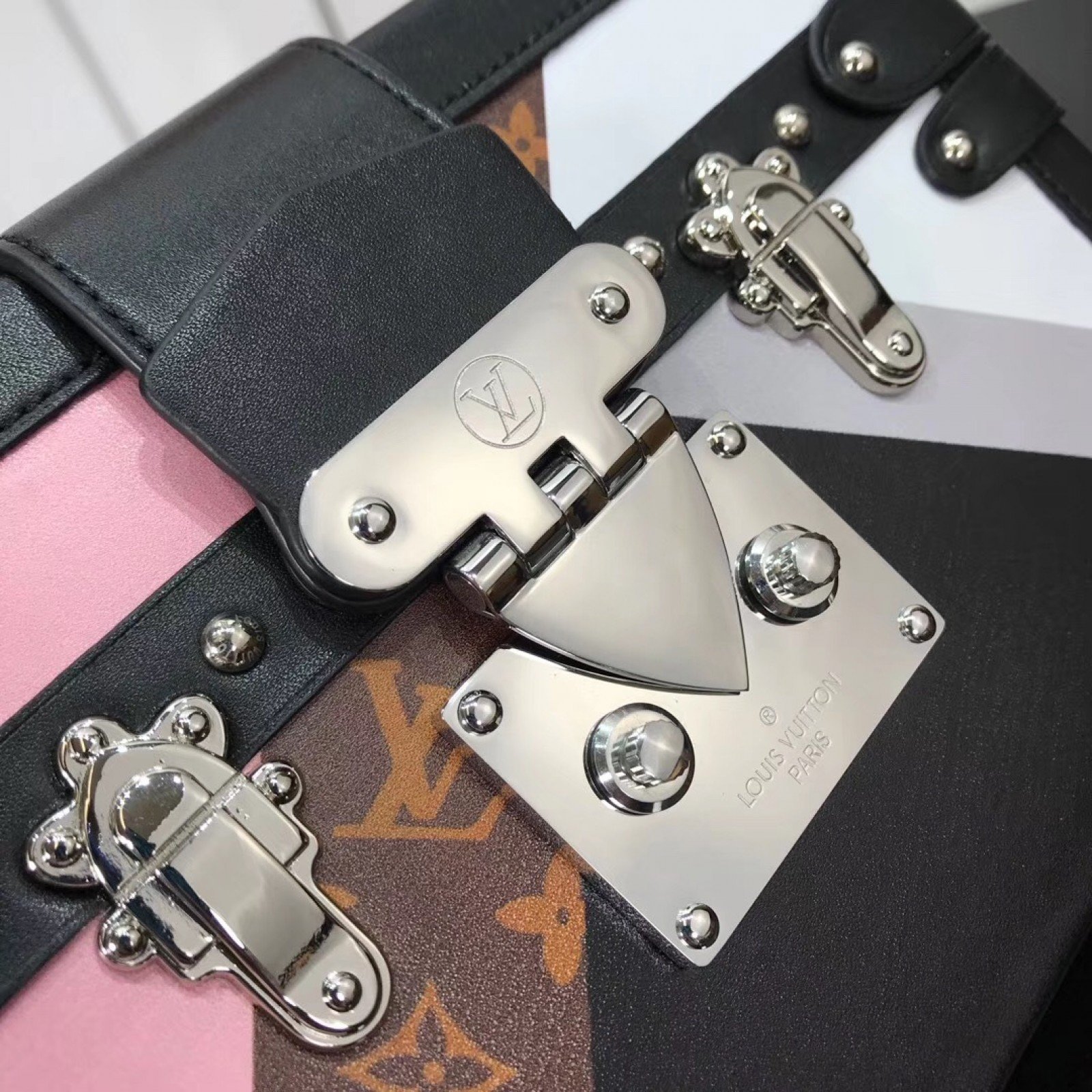 LV PETITE MALLE M53839