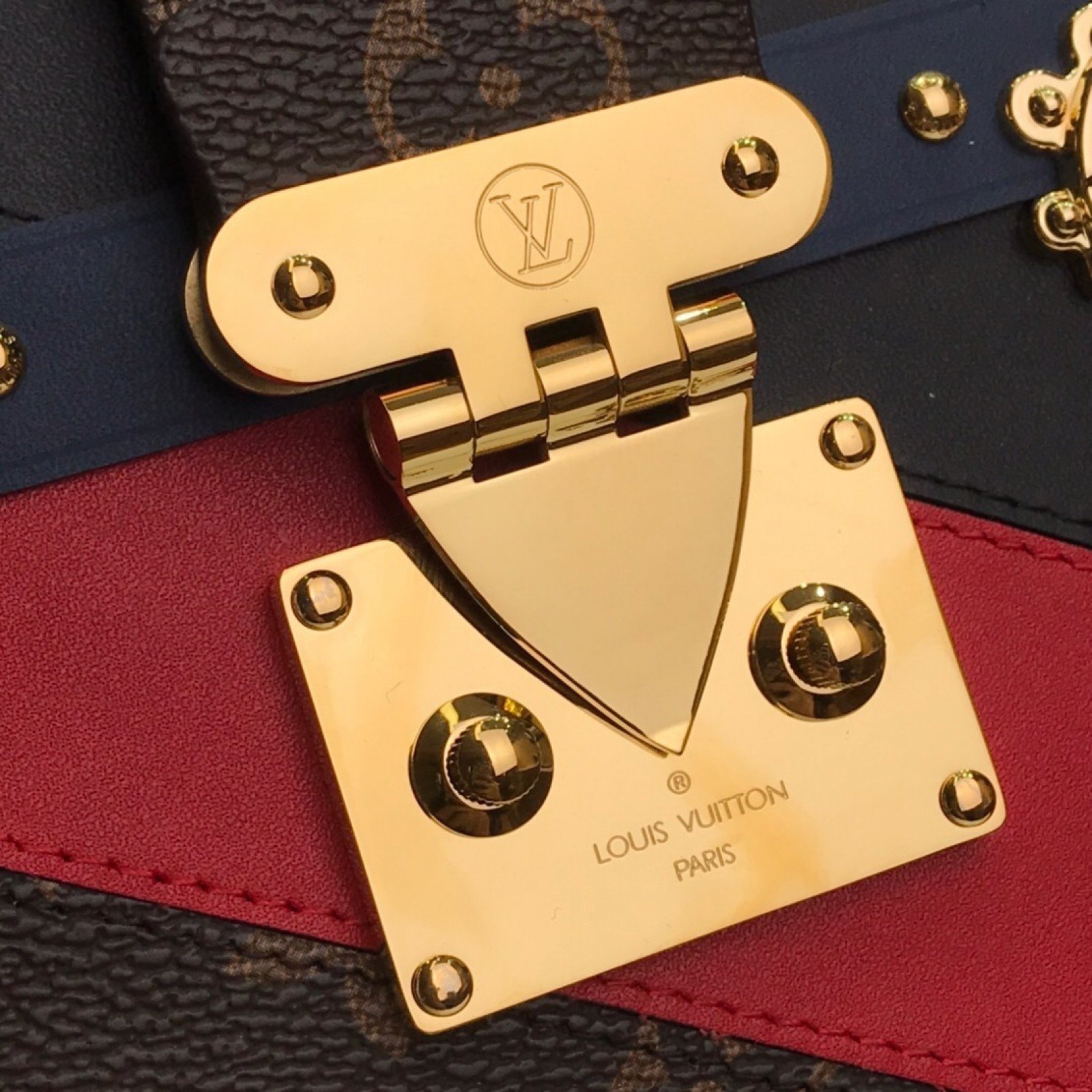 LV PETITE MALLE M55437