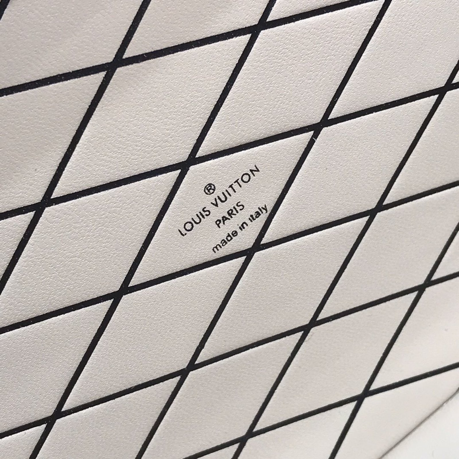 LV PETITE MALLE M55437