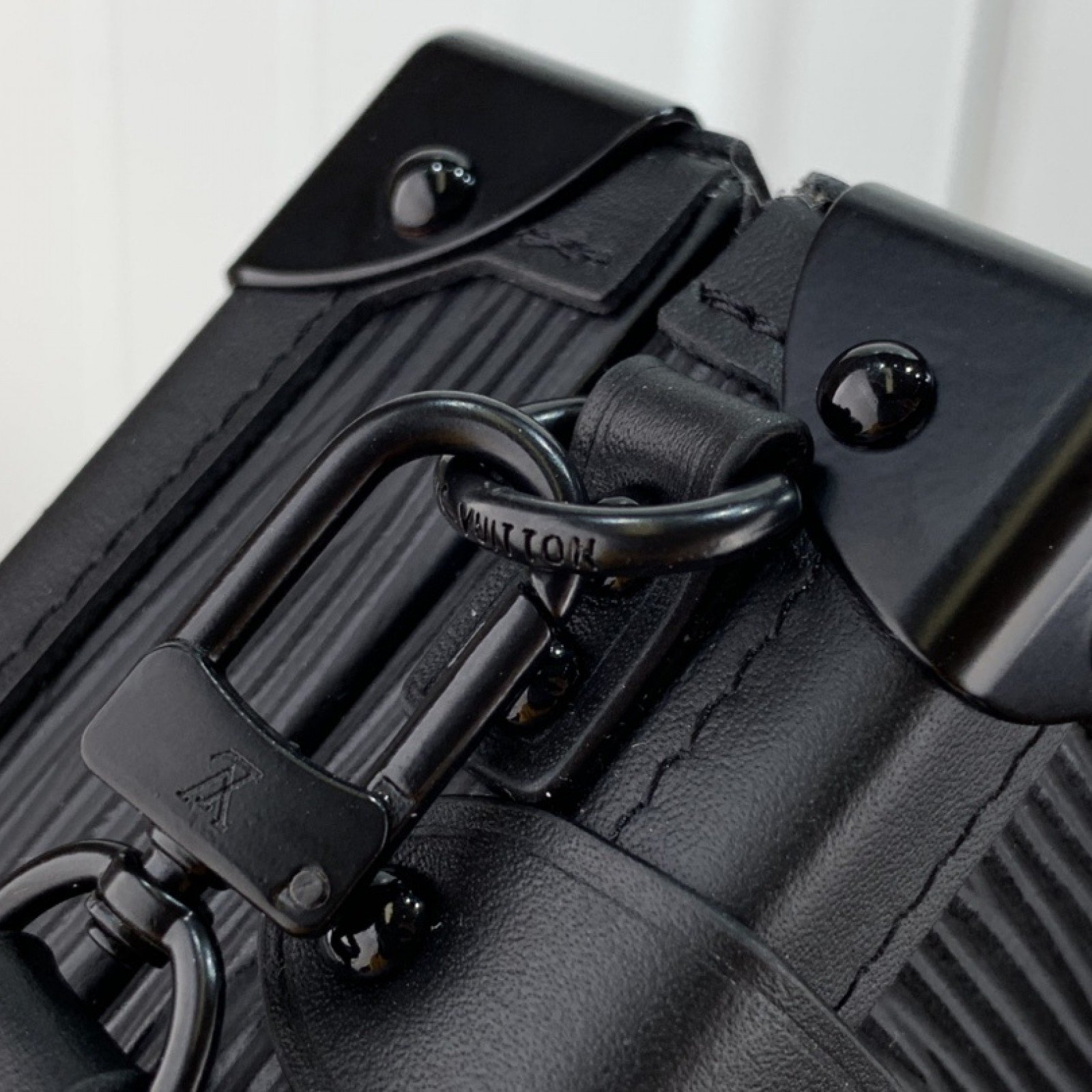 LV PETITE MALLE M55860