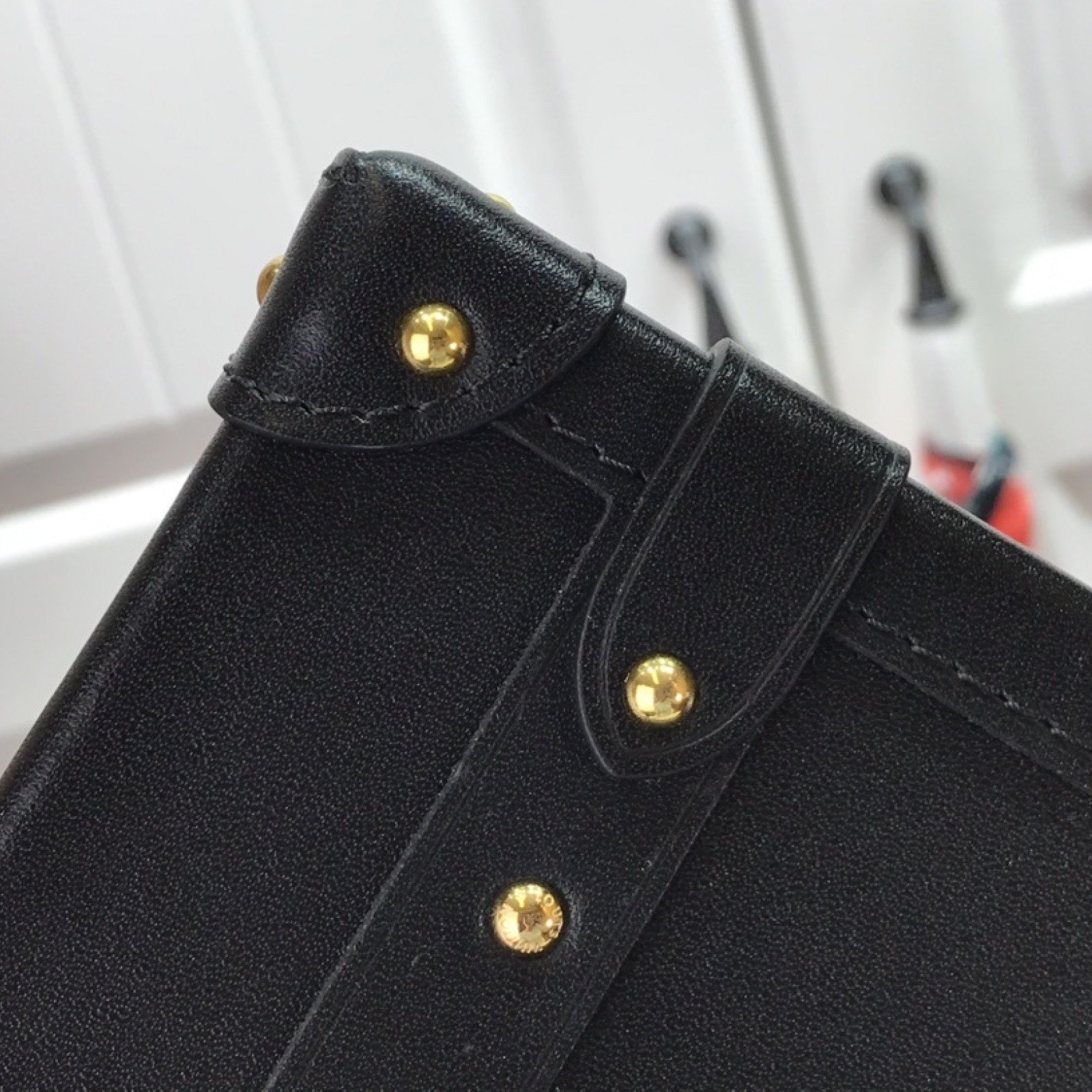 LV PETITE MALLE M57827