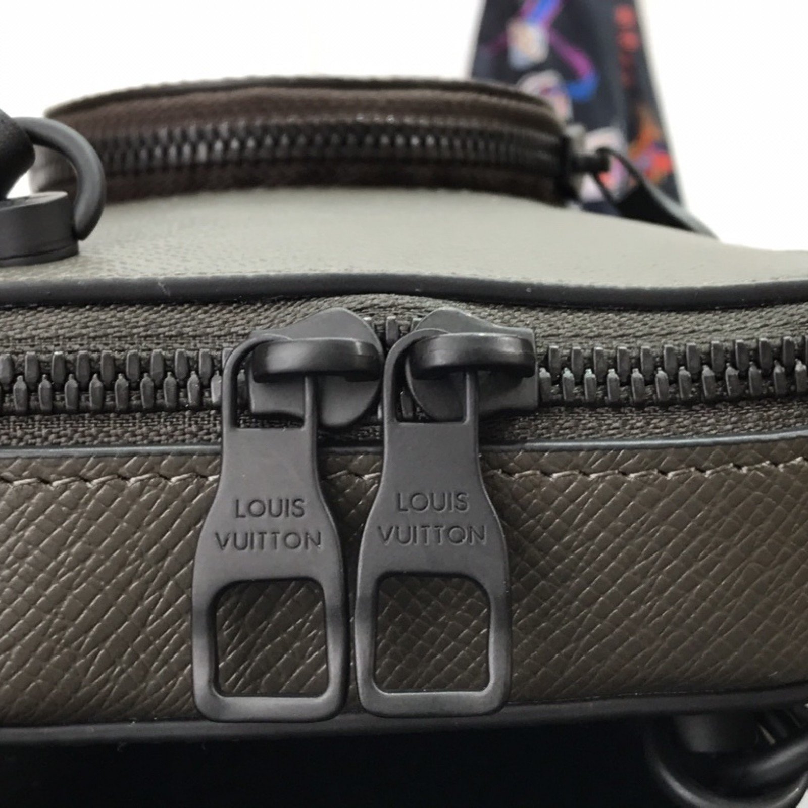 LV PHONE BOX M30581
