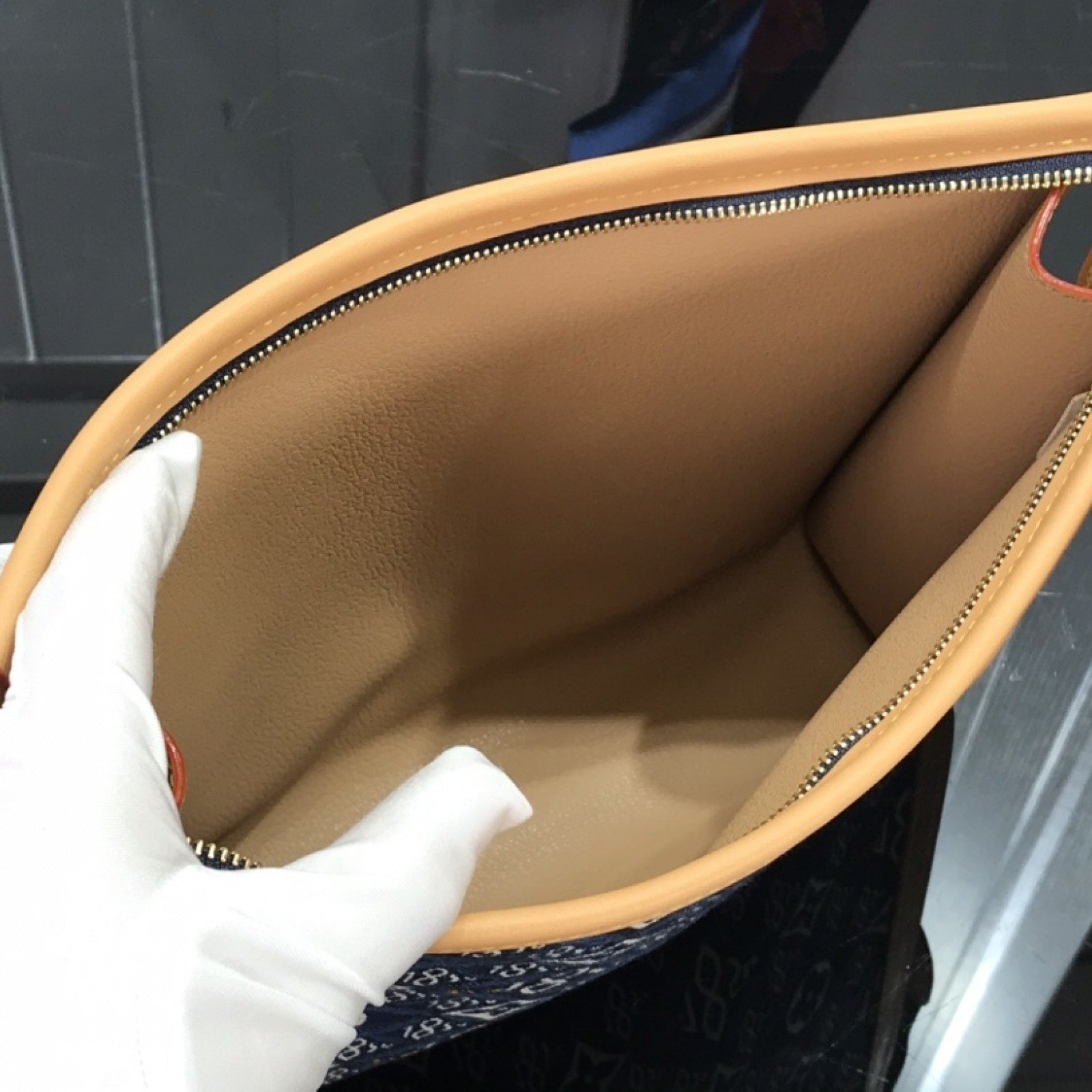 LV POCHE TOILETTE 26 SINCE 1854 M80306