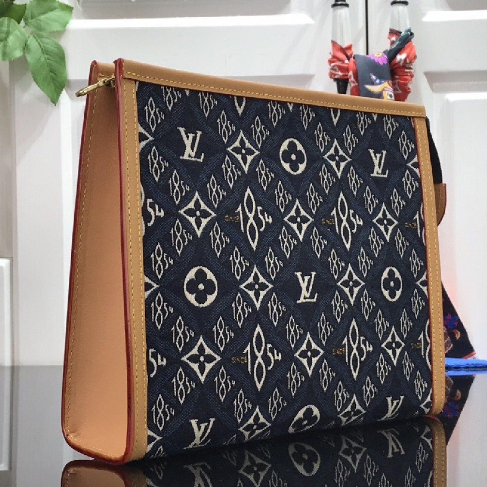 LV POCHE TOILETTE 26 SINCE 1854 M80306