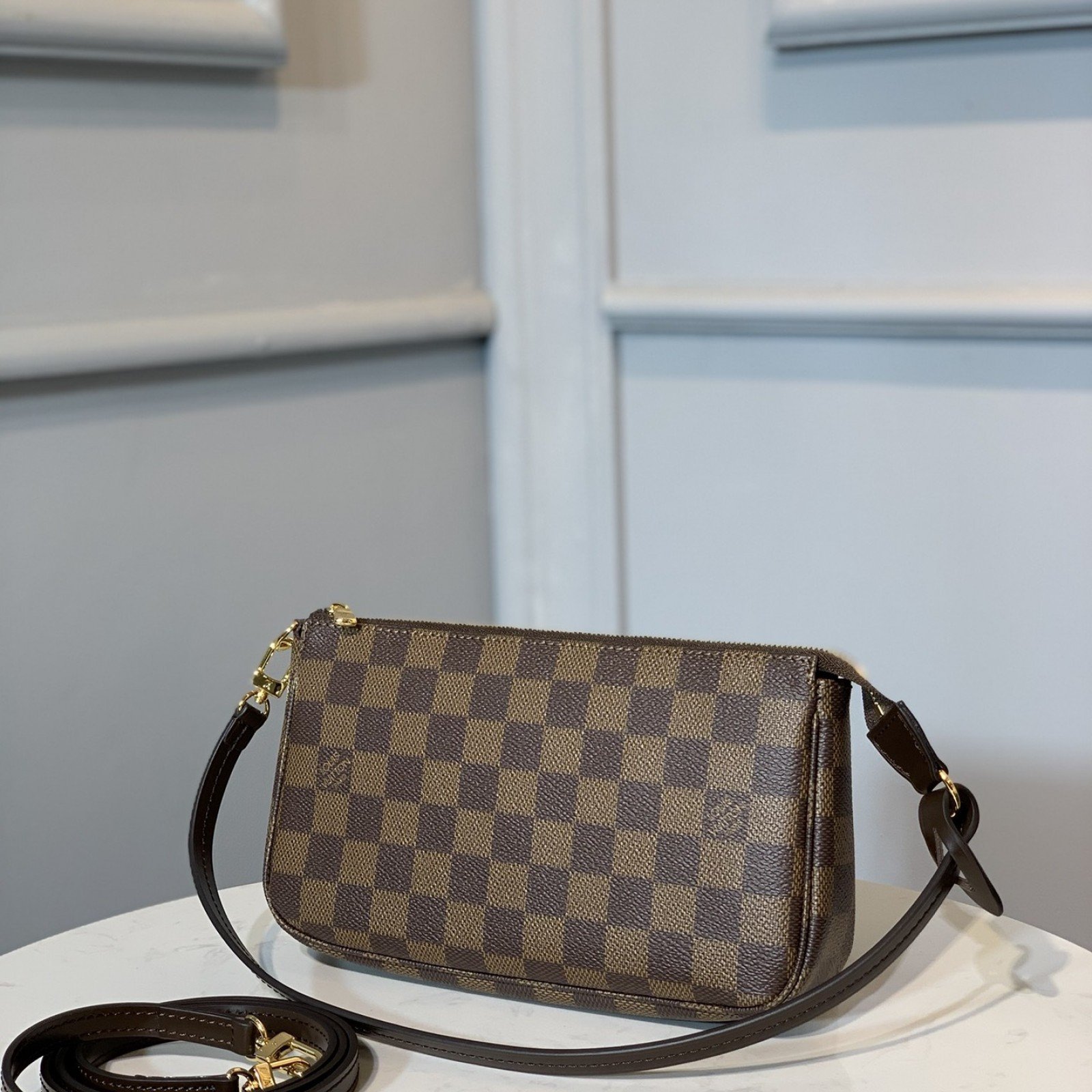 LV POCHETTE ACCESSOIRES M40712