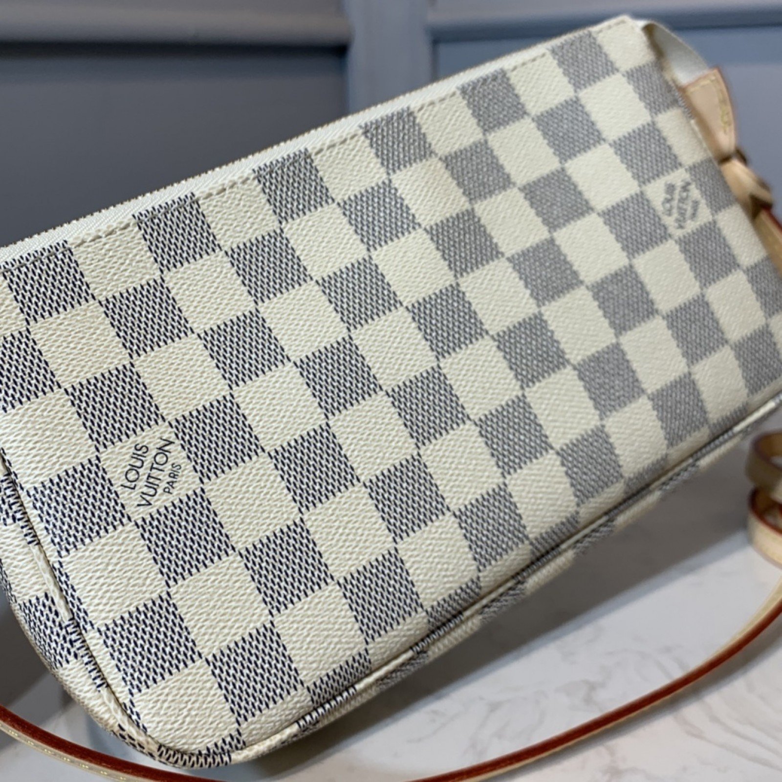 LV POCHETTE ACCESSOIRES M40712