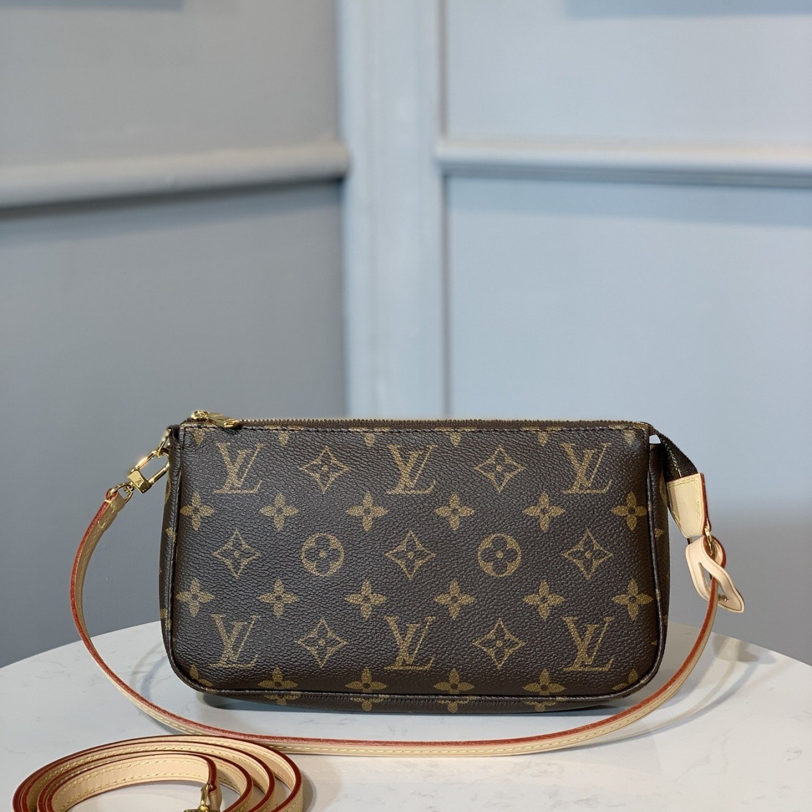 LV POCHETTE ACCESSOIRES M40712