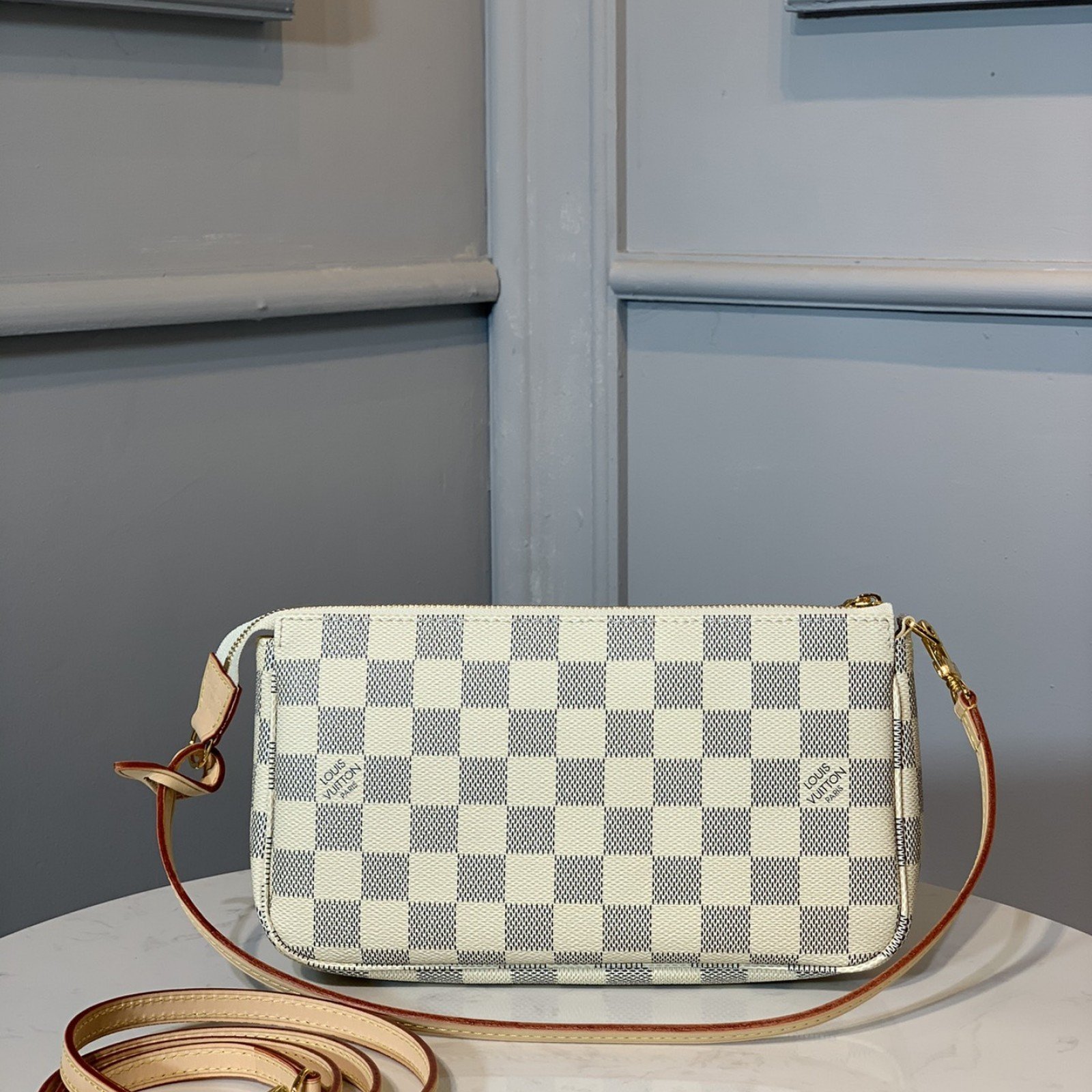 LV POCHETTE ACCESSOIRES M40712