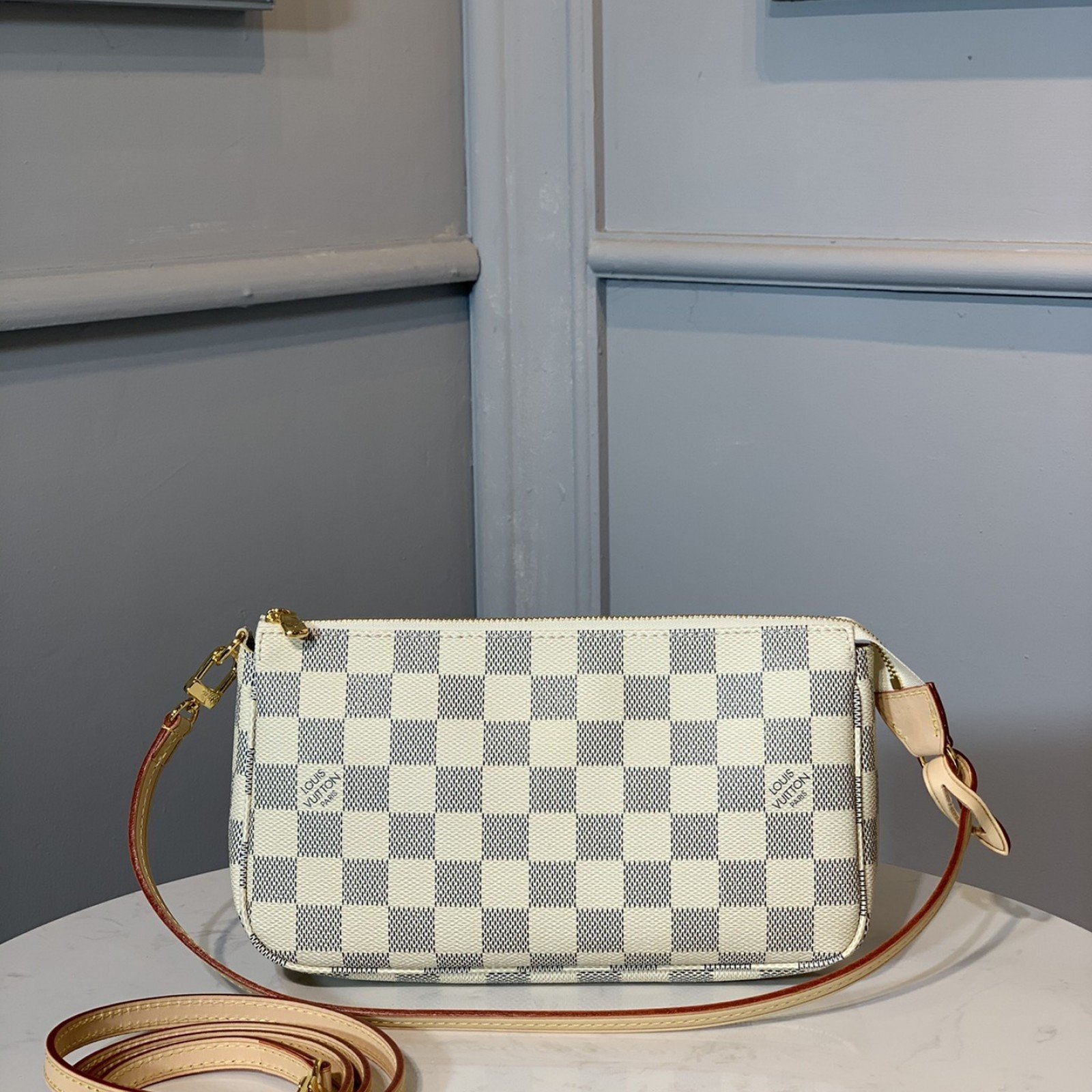 LV POCHETTE ACCESSOIRES M40712