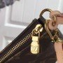 LV POCHETTE ACCESSOIRES M40712TH