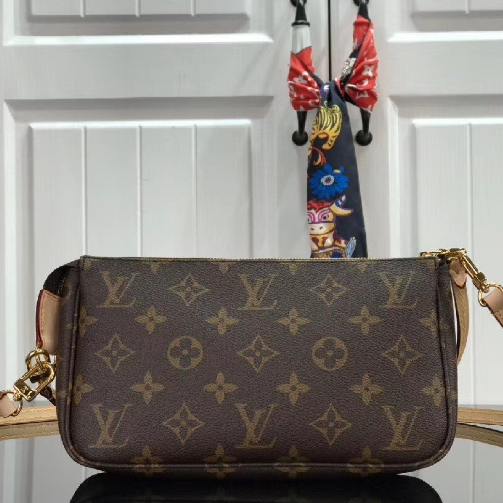 LV POCHETTE ACCESSOIRES M40712TH