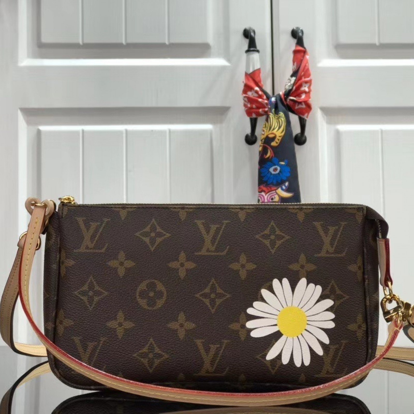 LV POCHETTE ACCESSOIRES M40712TH