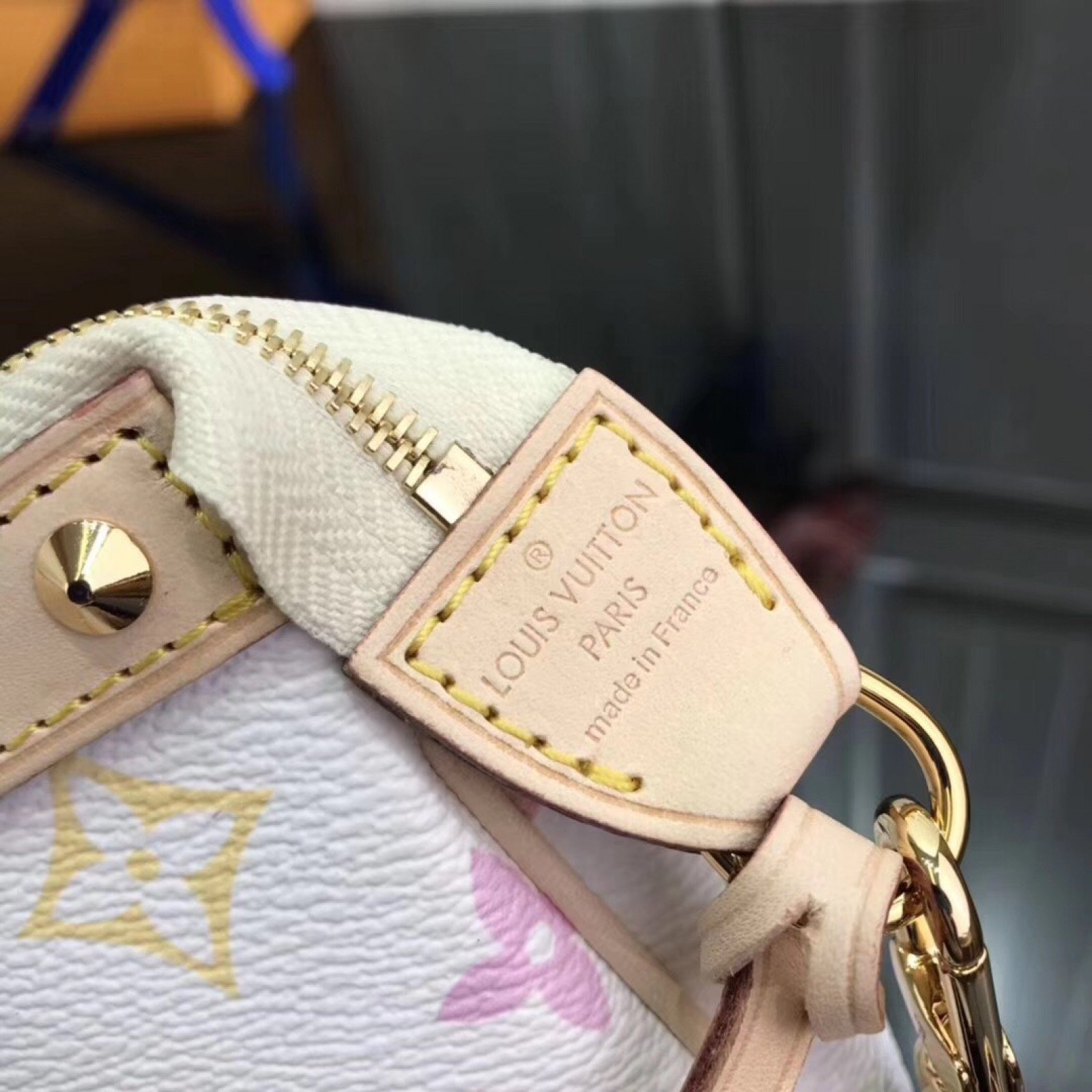 LV POCHETTE ACCESSOIRES M92649
