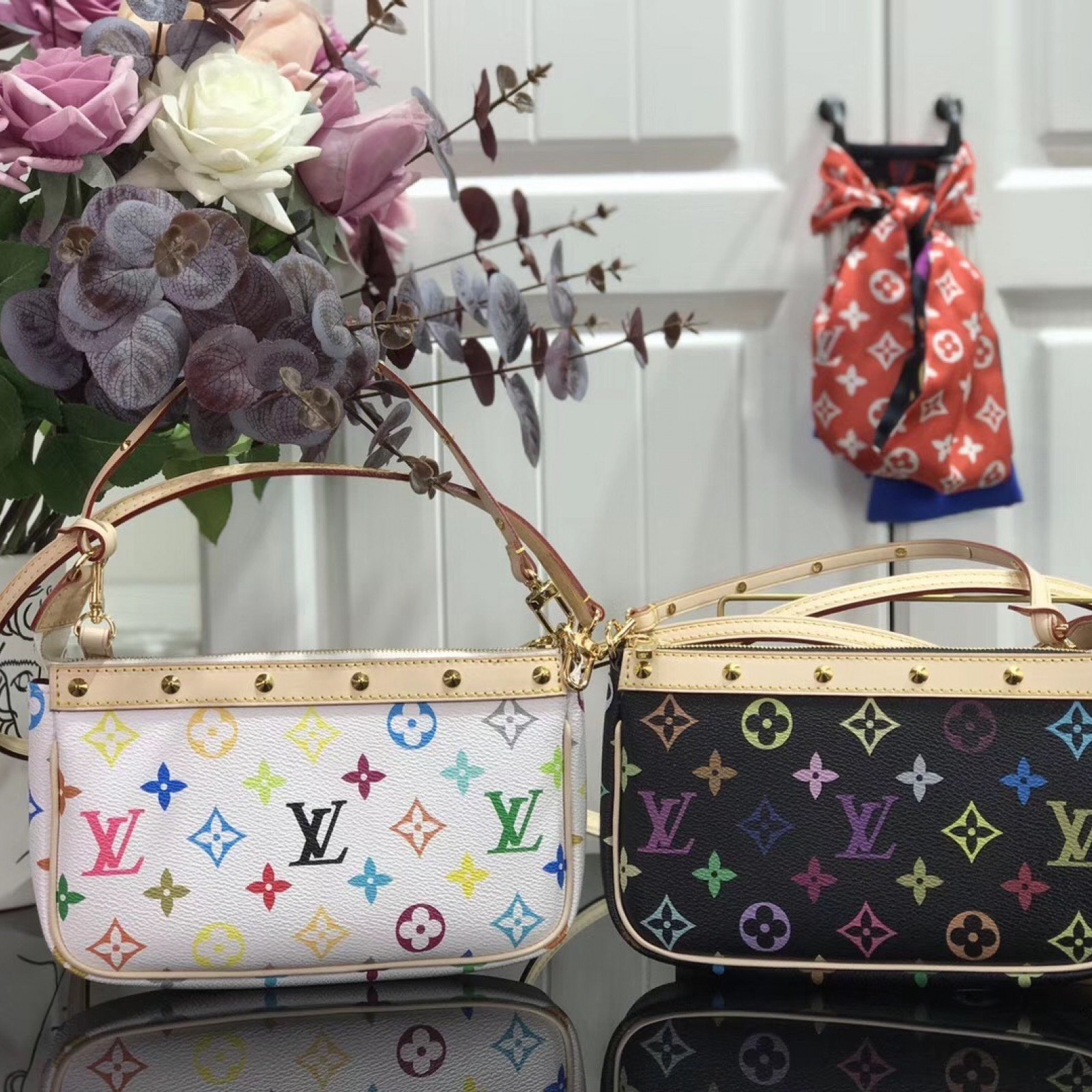 LV POCHETTE ACCESSOIRES M92649