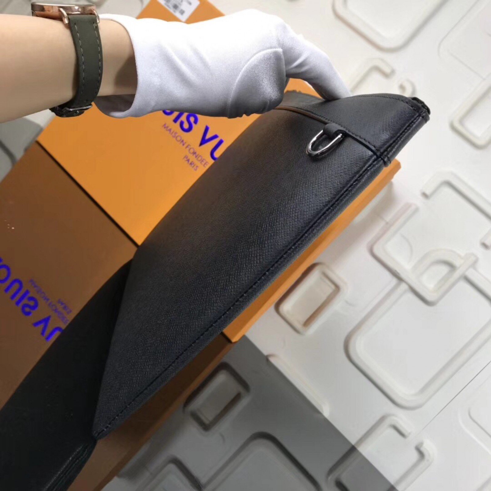 LV POCHETTE APOLLO Bag M30086