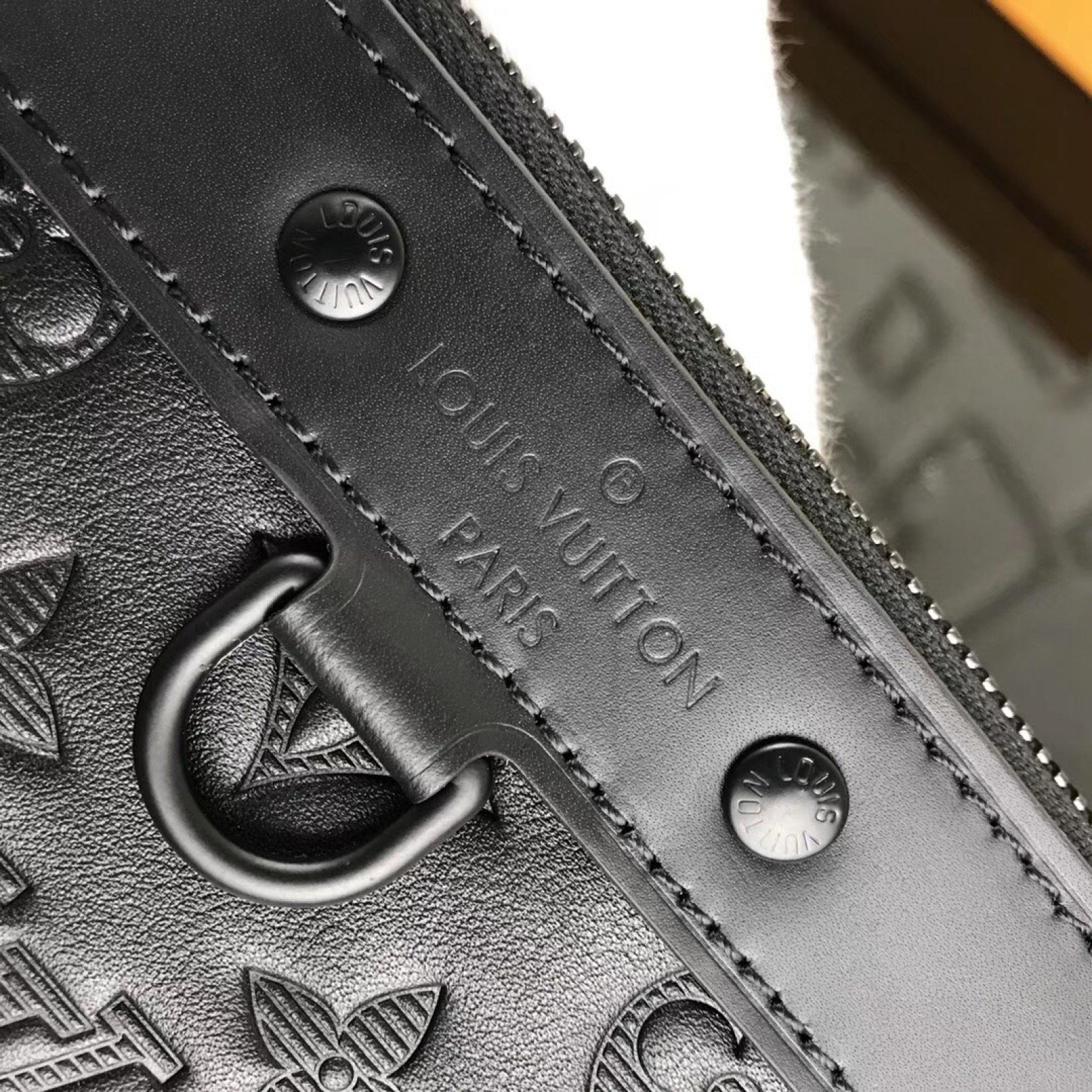 LV POCHETTE APOLLO M62897YH