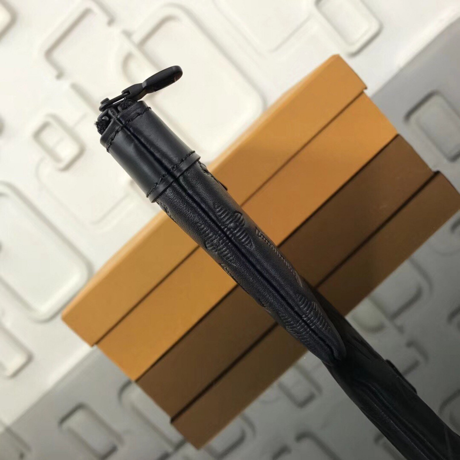 LV POCHETTE APOLLO M62897YH