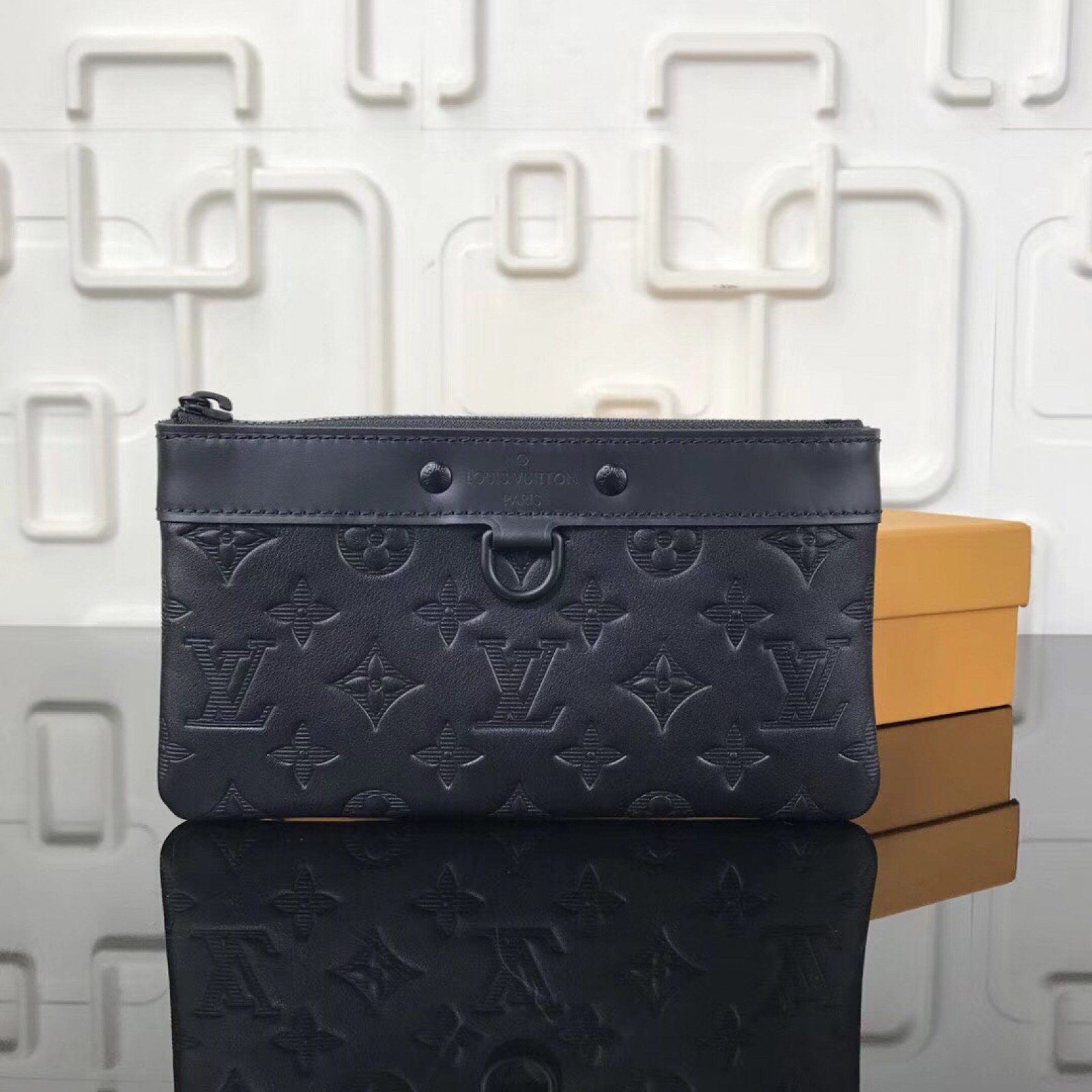 LV POCHETTE APOLLO M62897YH