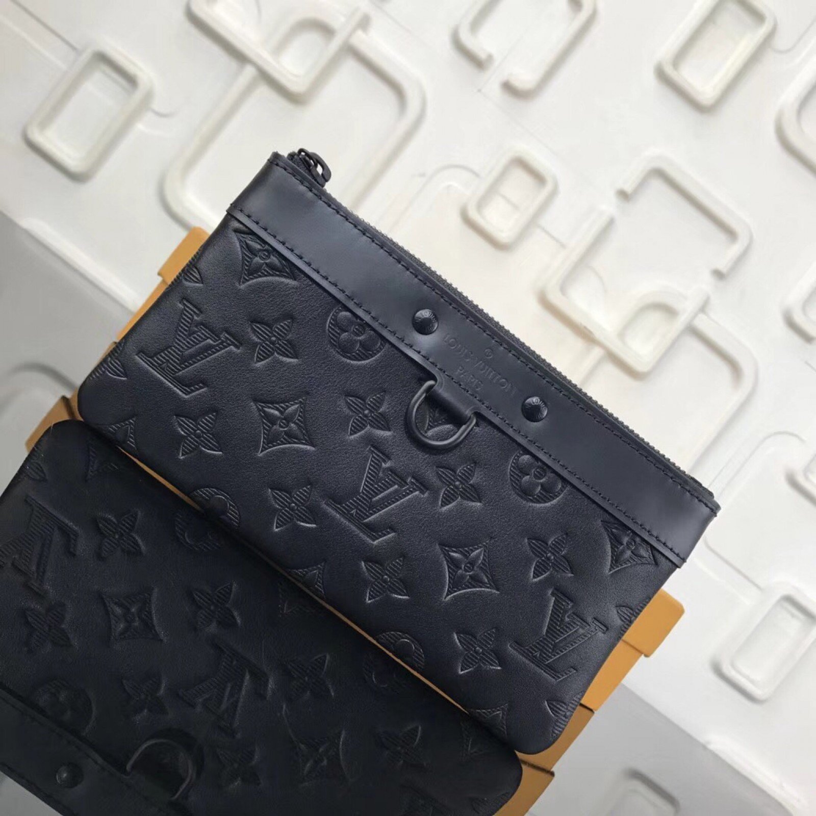 LV POCHETTE APOLLO M62897YH