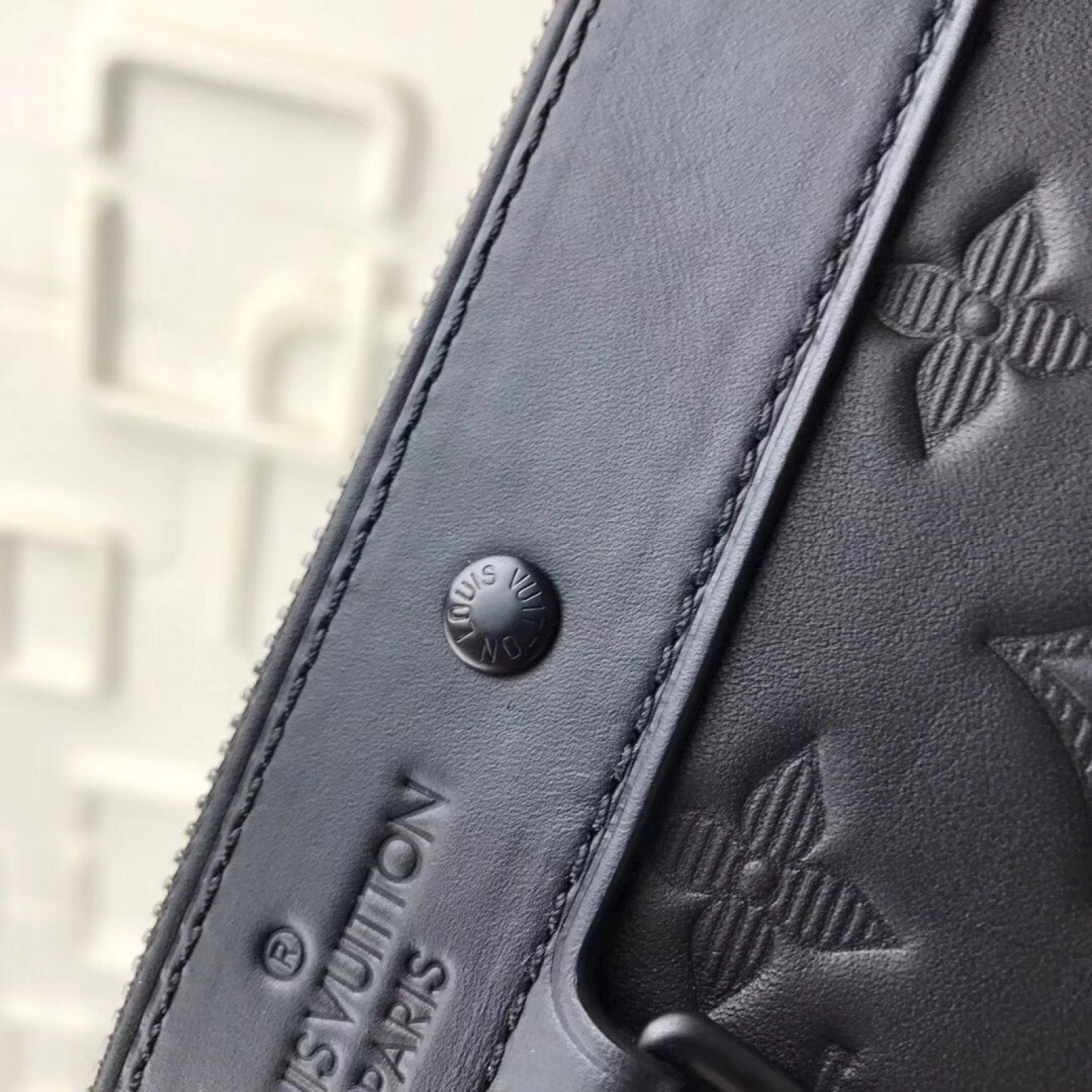LV POCHETTE APOLLO M62897YH