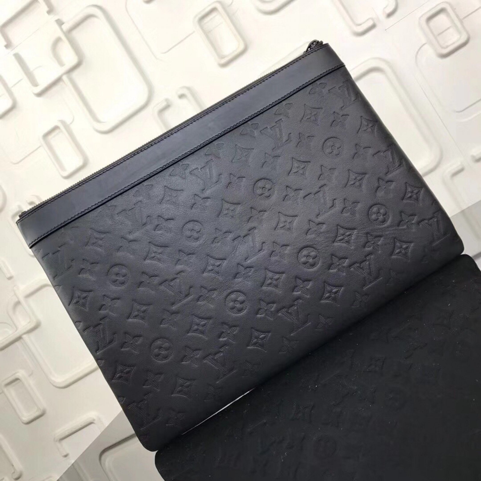 LV POCHETTE APOLLO M62897YH