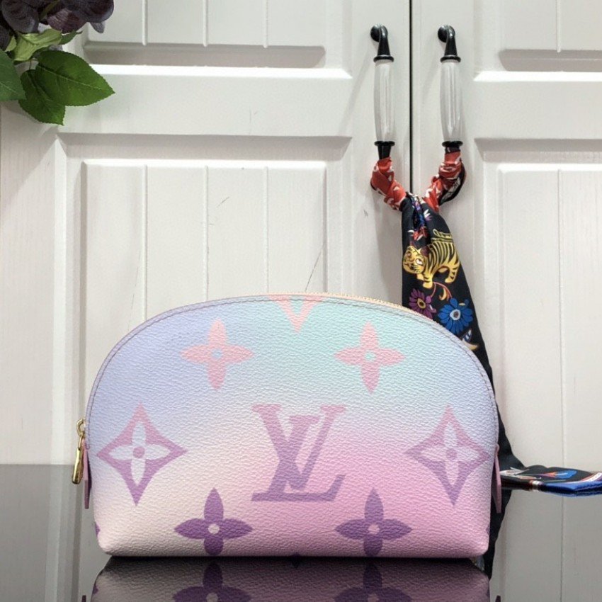 LV POCHETTE COSMETIQUE M59944