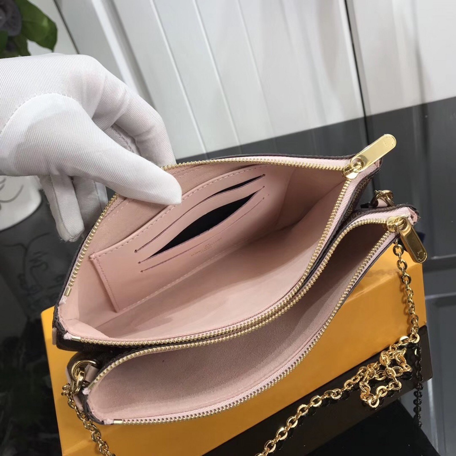LV POCHETTE DOUBLE ZIP BAG N60254