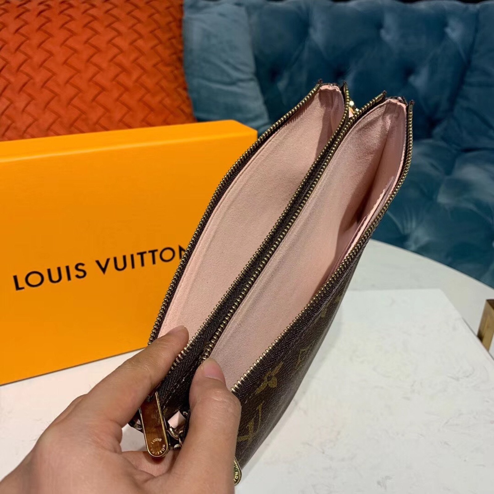 LV POCHETTE DOUBLE ZIP M67561RQ
