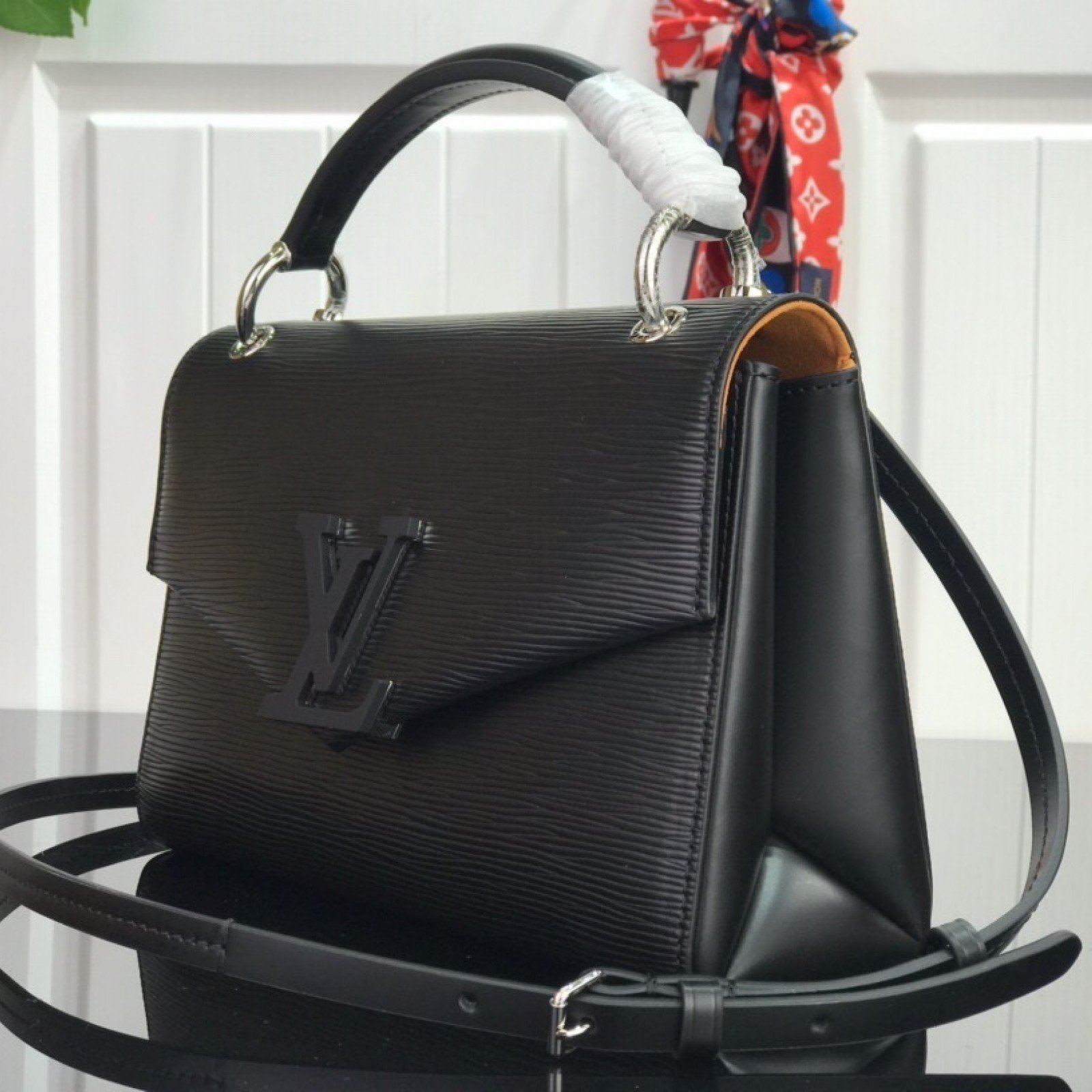 LV POCHETTE GRENELLE M55977