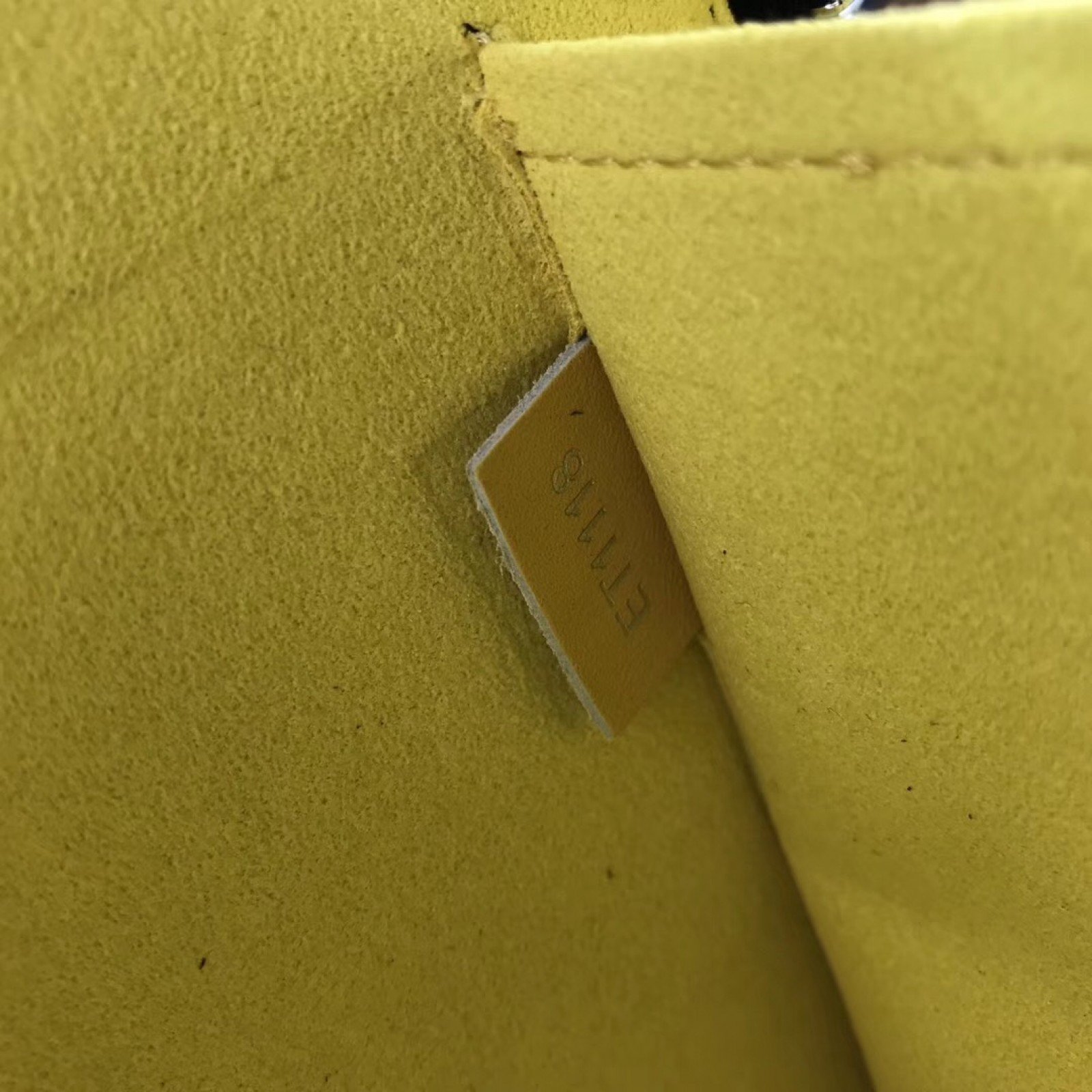 LV POCHETTE JOUR GM M64513