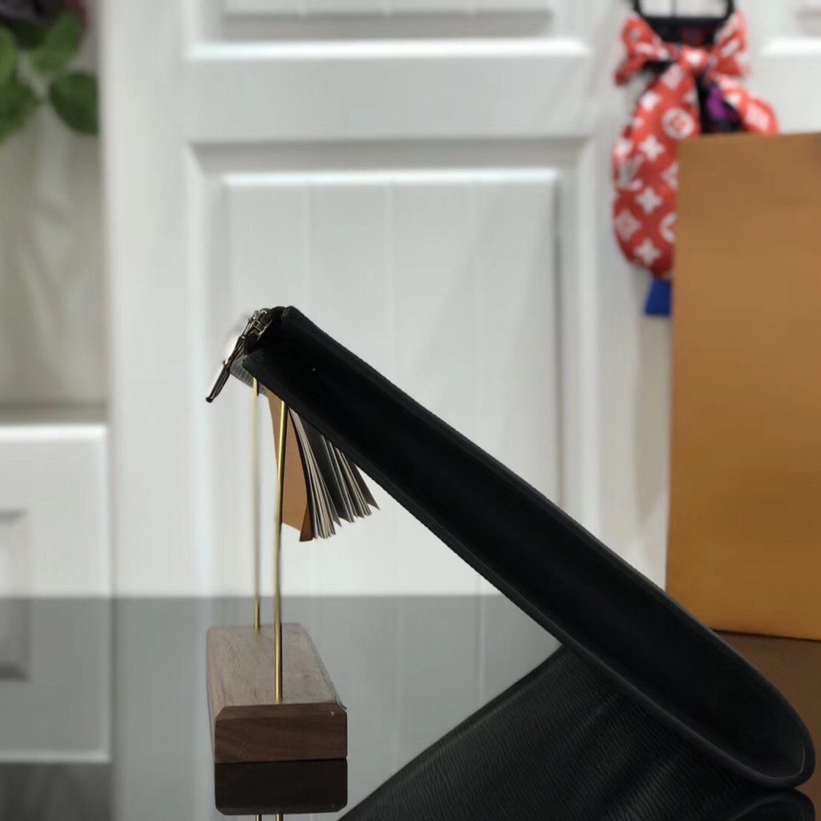 LV POCHETTE JOUR GM M64513