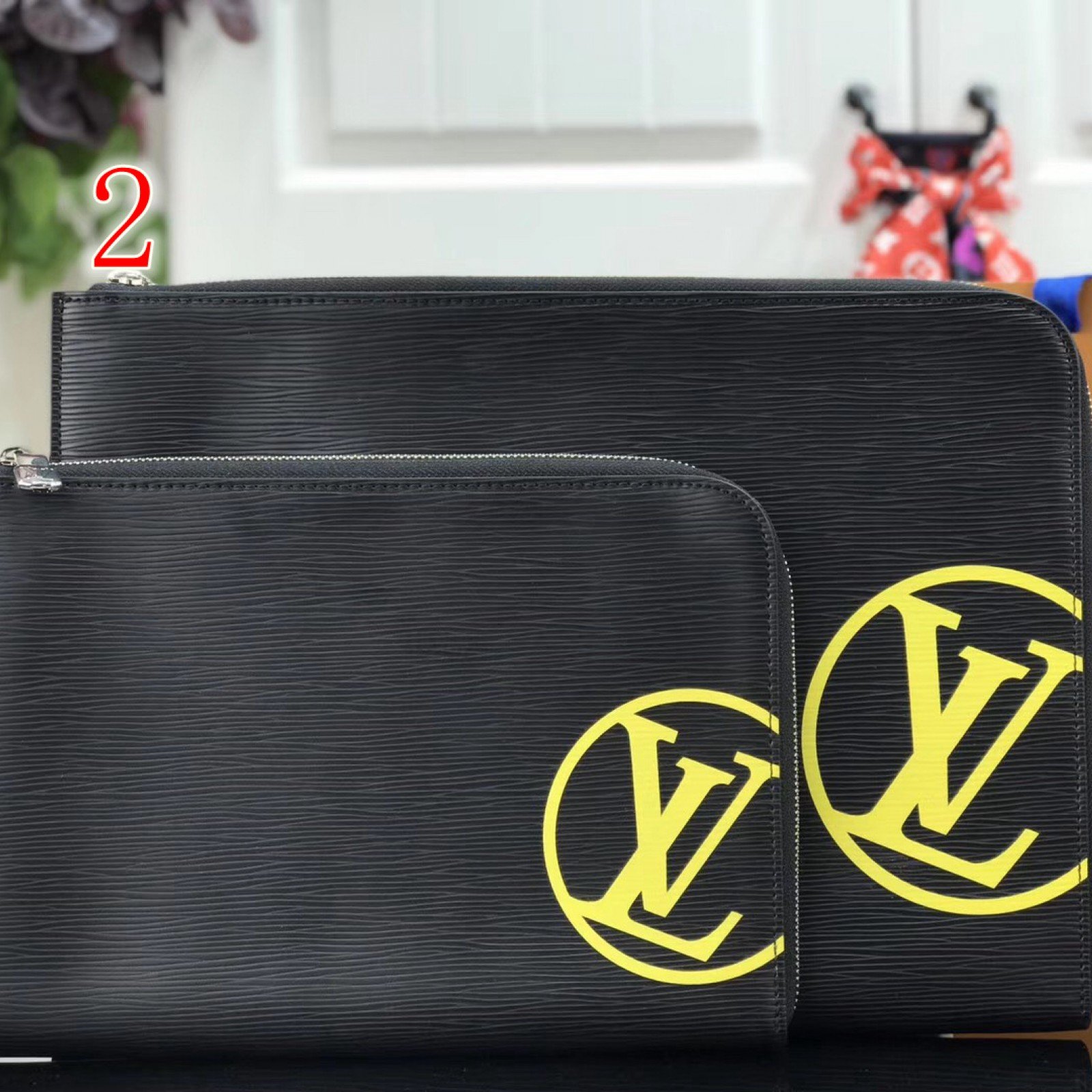 LV POCHETTE JOUR GM M64513